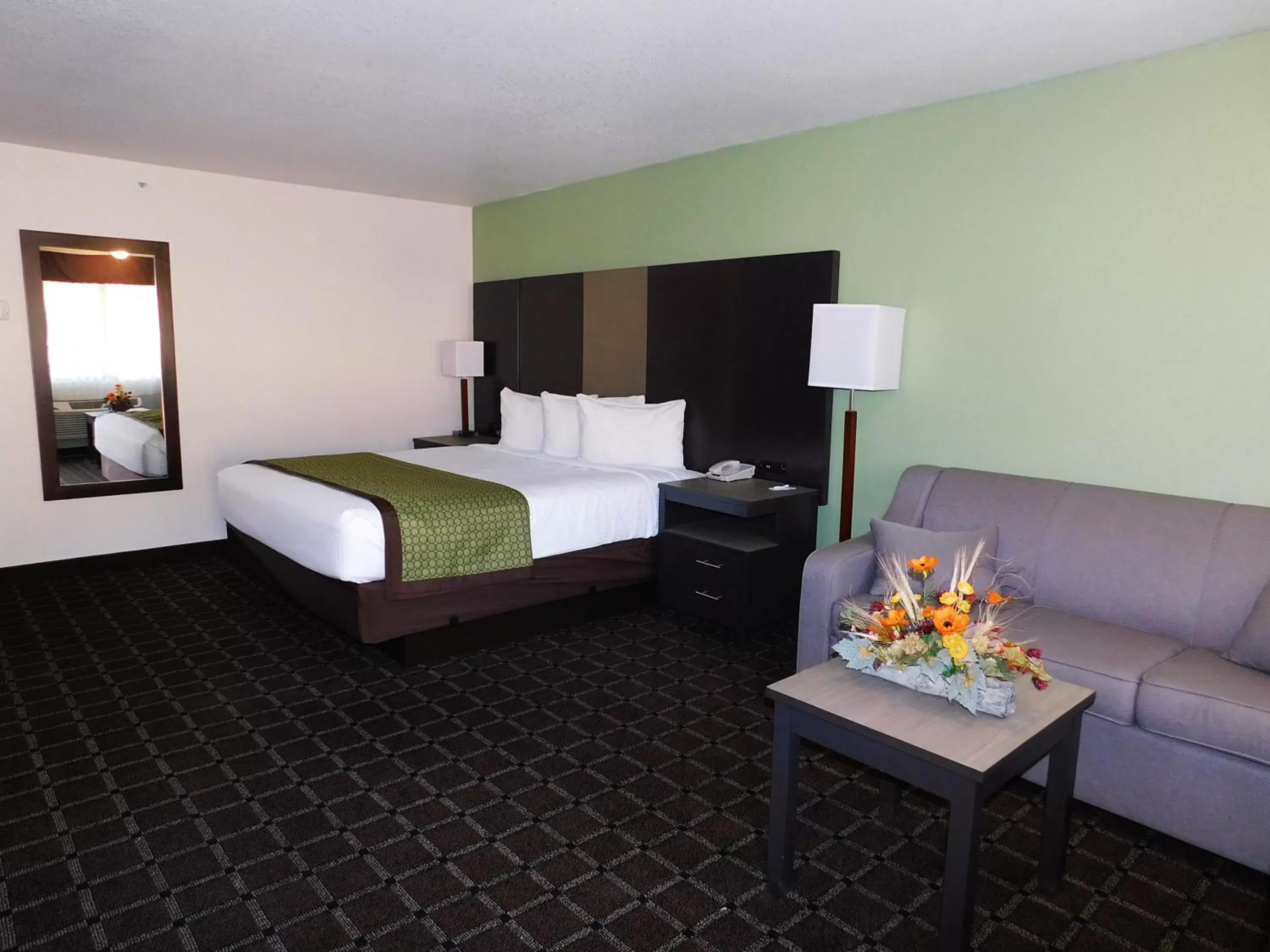 King Studio Suite - Non-Smoking in Travelodge by Wyndham Angels Camp CA King Studio Suite - Non-Smoking in Travelodge by Wyndham Angels Camp CA