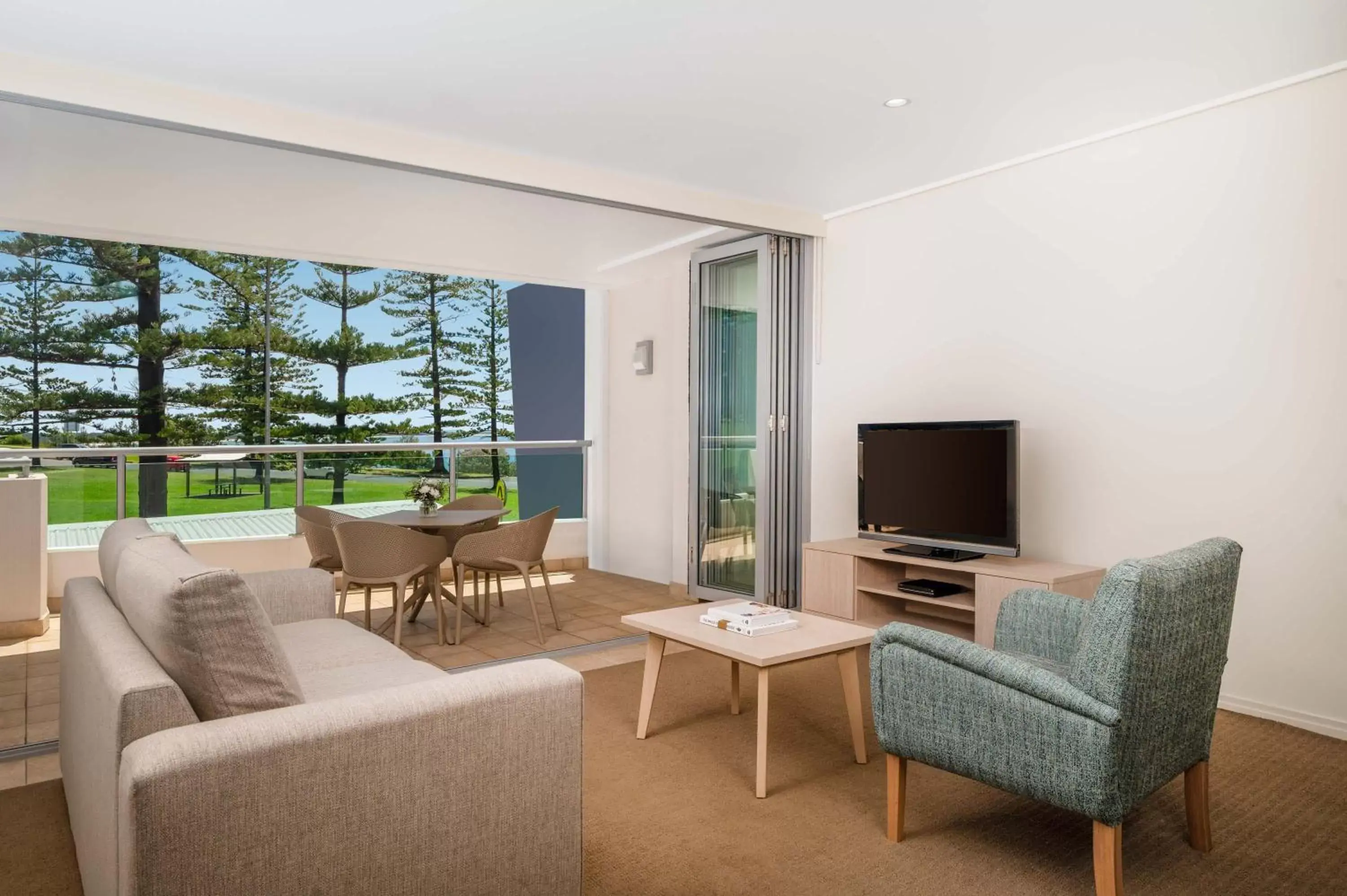 One-Bedroom Apartment with Ocean View in Mantra The Observatory One-Bedroom Apartment with Ocean View in Mantra The Observatory