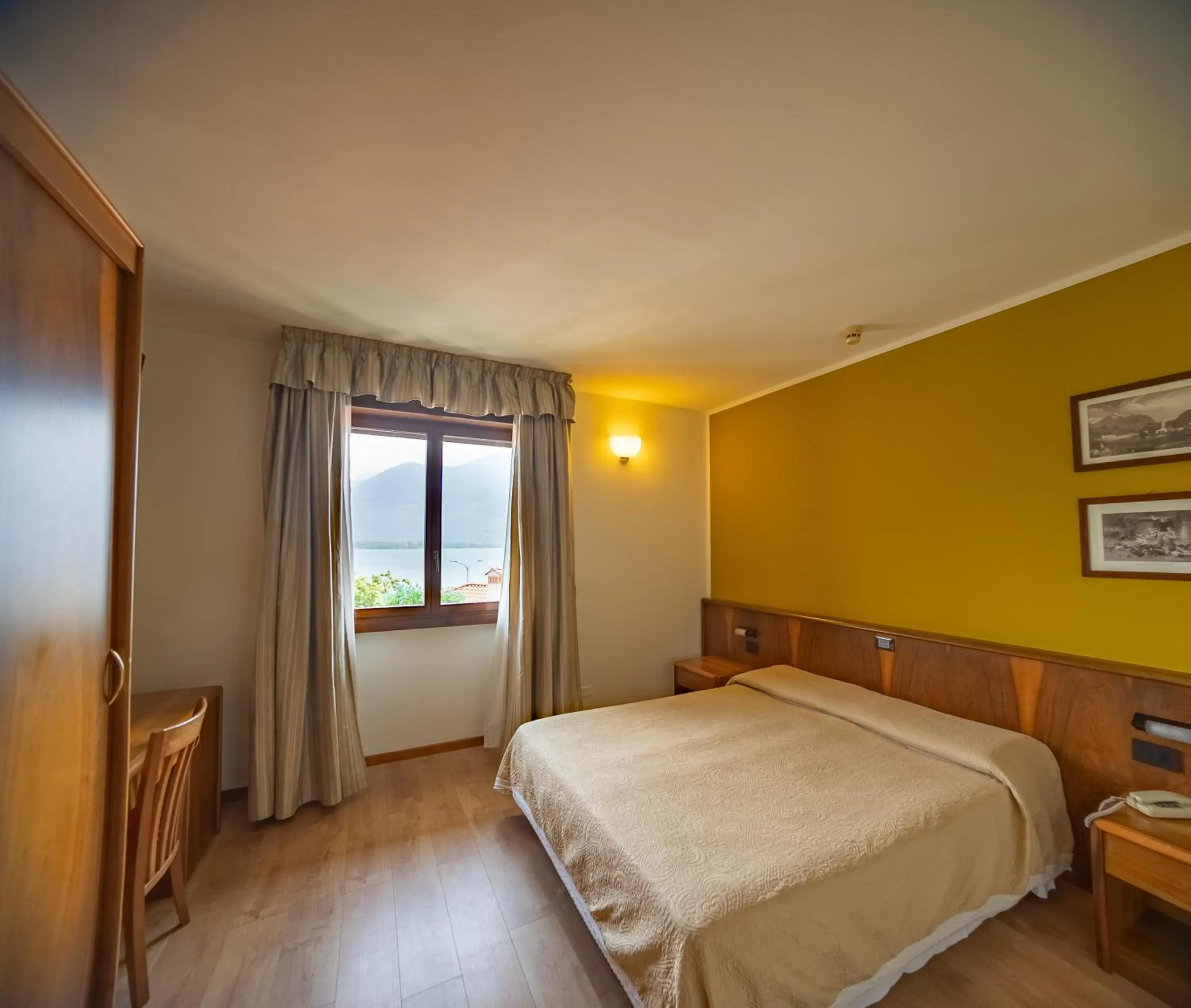 Triple Room with Lake View in Continental Hotel Triple Room with Lake View in Continental Hotel