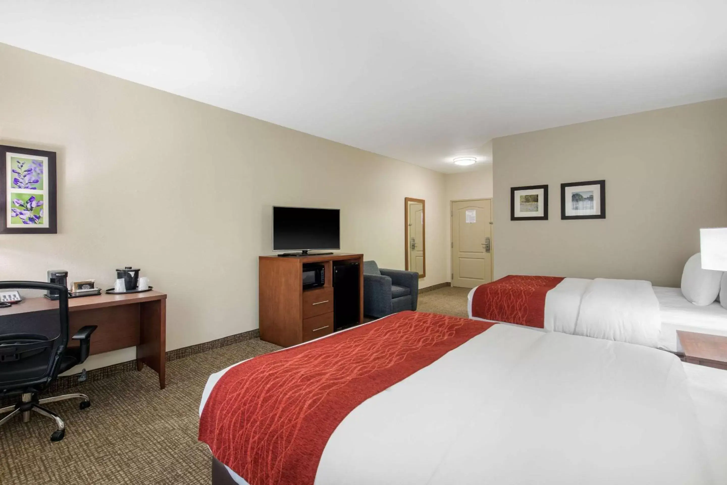 Queen Room with Two Queen Beds - Non-Smoking in Comfort Inn & Suites Cedar Hill Duncanville Queen Room with Two Queen Beds - Non-Smoking in Comfort Inn & Suites Cedar Hill Duncanville