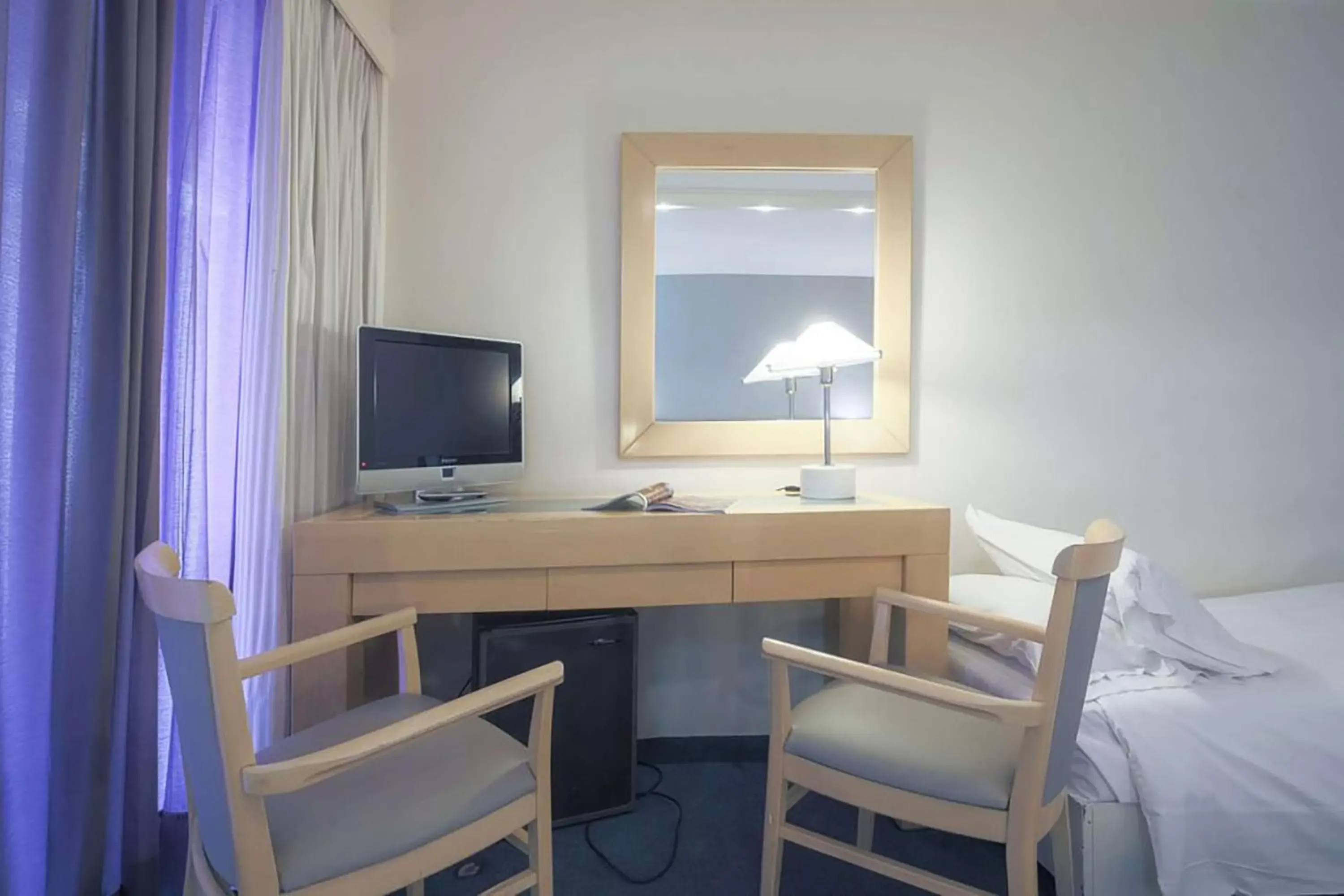 Comfort Twin Room - Non-Smoking in Dorian Inn - Sure Hotel Collection by Best Western Comfort Twin Room - Non-Smoking in Dorian Inn - Sure Hotel Collection by Best Western