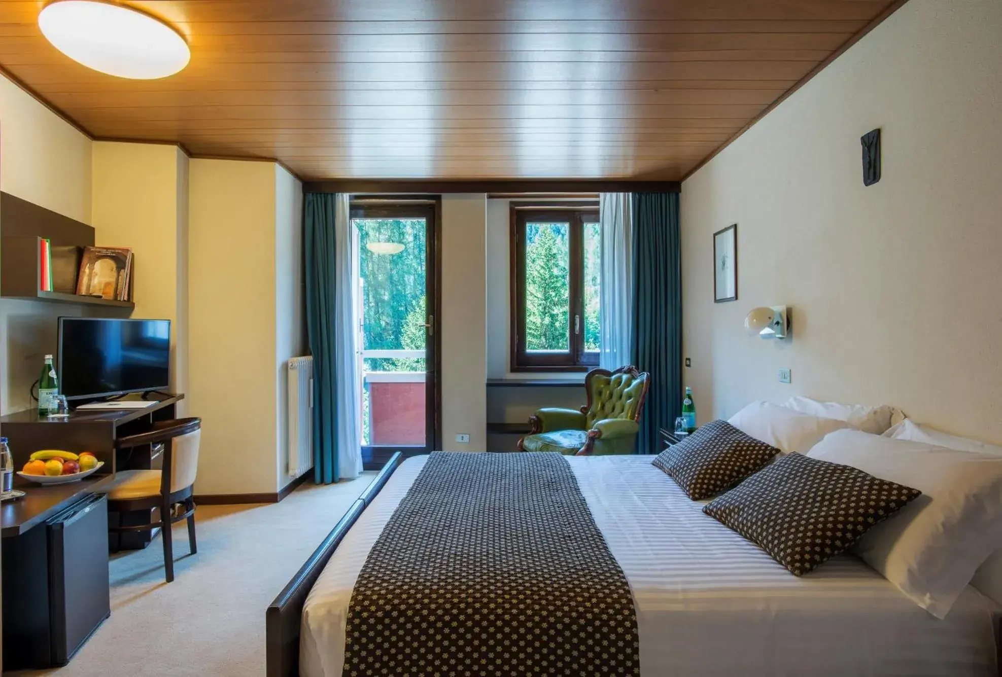 Deluxe Double Room with Balcony in Hotel Mirella Deluxe Double Room with Balcony in Hotel Mirella