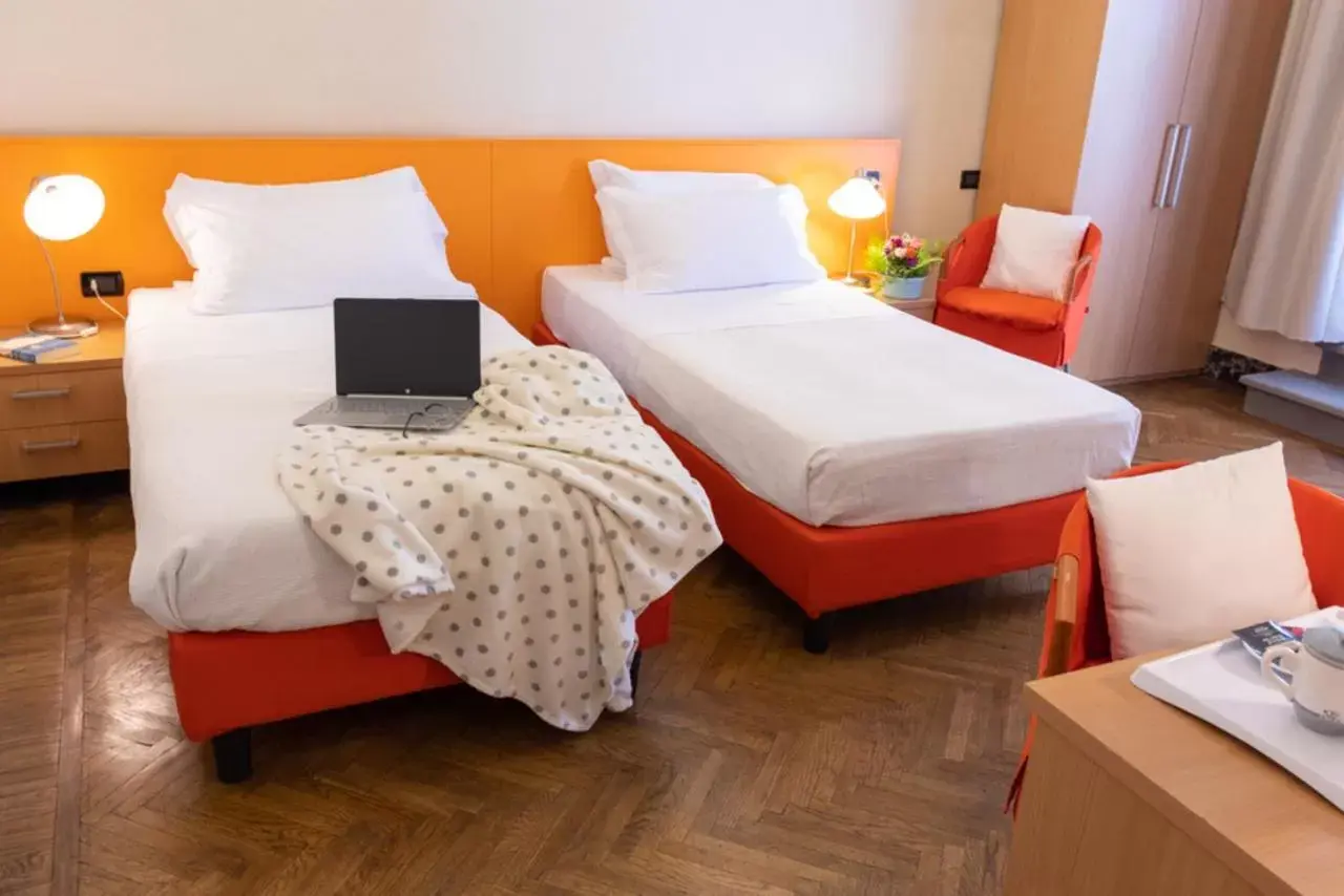 Large Double or Twin Room in Accanto Al Centro B&B Large Double or Twin Room in Accanto Al Centro B&B