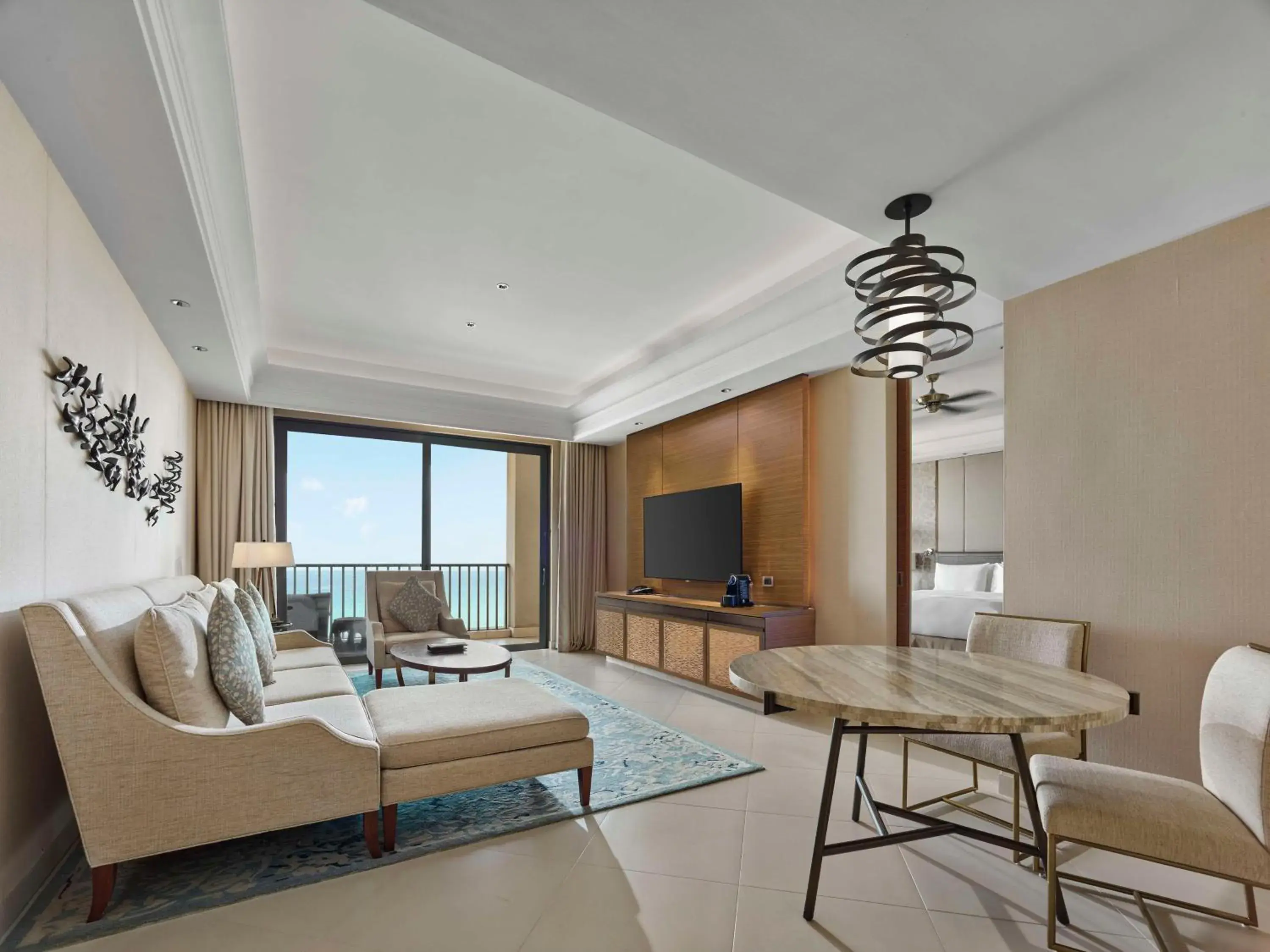 King Junior Suite in Hilton Haikou Meilan - Beachfront Hotel King Junior Suite in Hilton Haikou Meilan - Beachfront Hotel