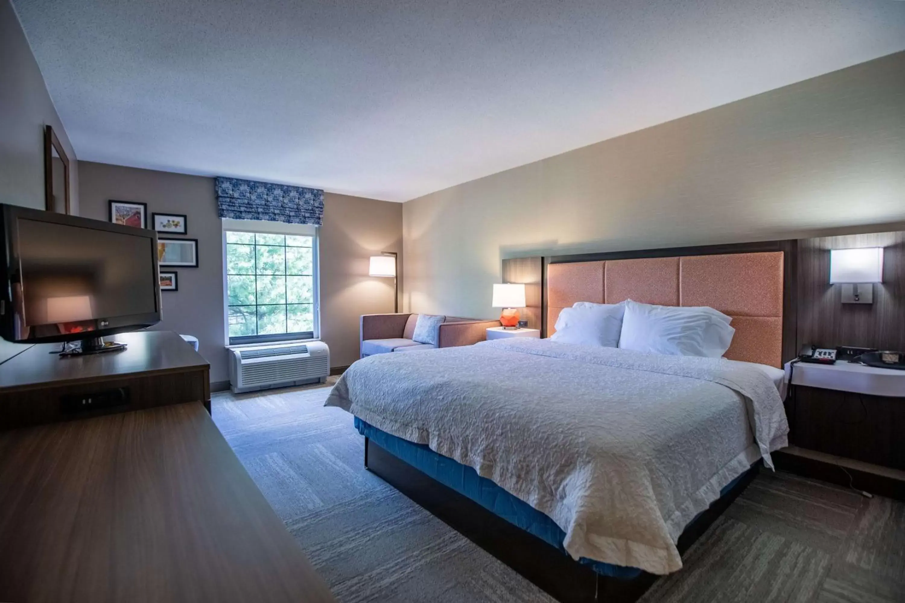King Room with Sofa Bed and Study - Non-Smoking in Hampton Inn Hadley-Amherst Area King Room with Sofa Bed and Study - Non-Smoking in Hampton Inn Hadley-Amherst Area