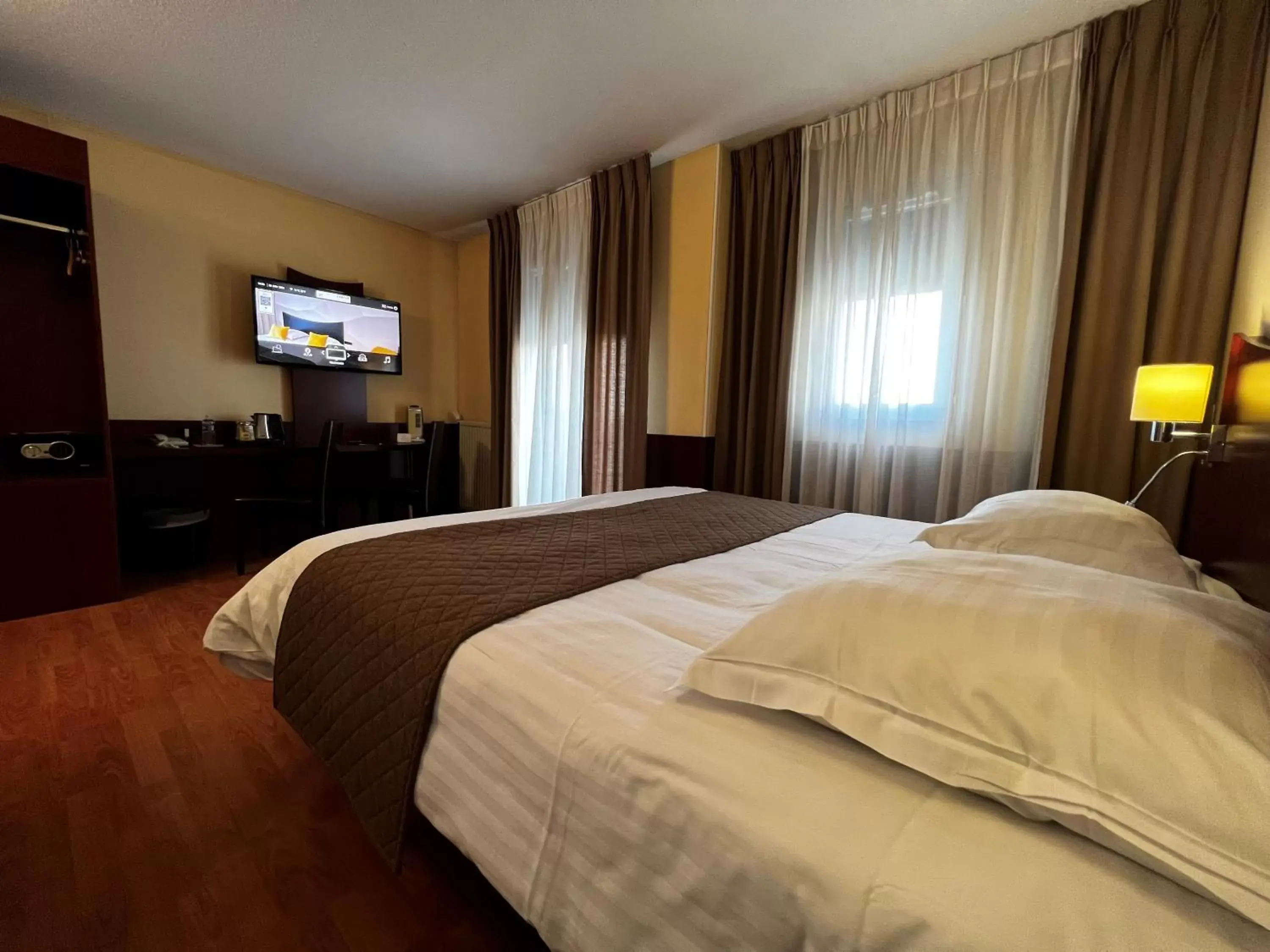 Great Comfort Double Room in Logis Hotel Center Great Comfort Double Room in Logis Hotel Center
