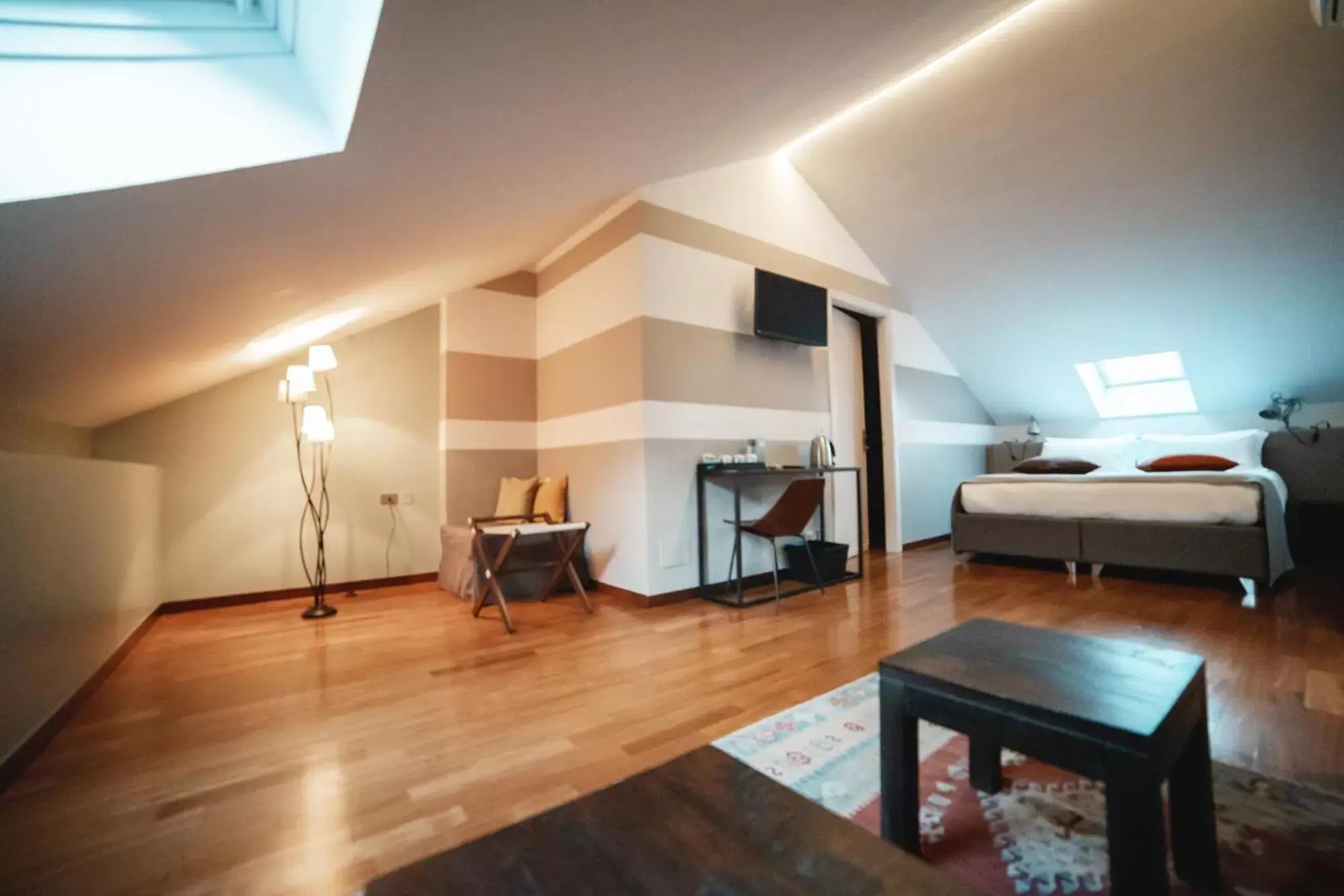 Deluxe Triple Room in Casa Agnese Deluxe Triple Room in Casa Agnese