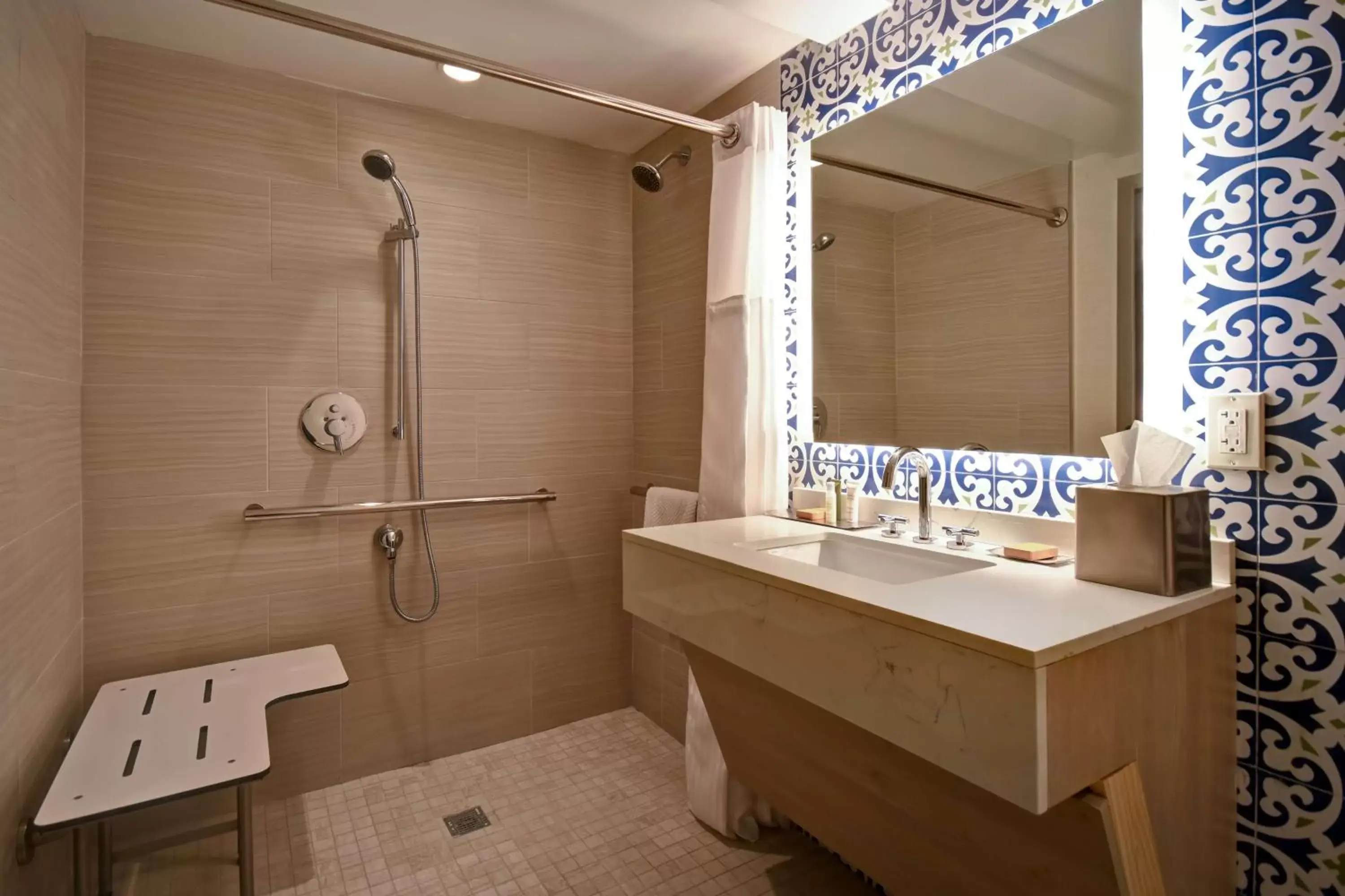 King Room with Roll-In Shower - Mobility/Hearing Accessible in DoubleTree by Hilton Oceanfront Virginia Beach King Room with Roll-In Shower - Mobility/Hearing Accessible in DoubleTree by Hilton Oceanfront Virginia Beach