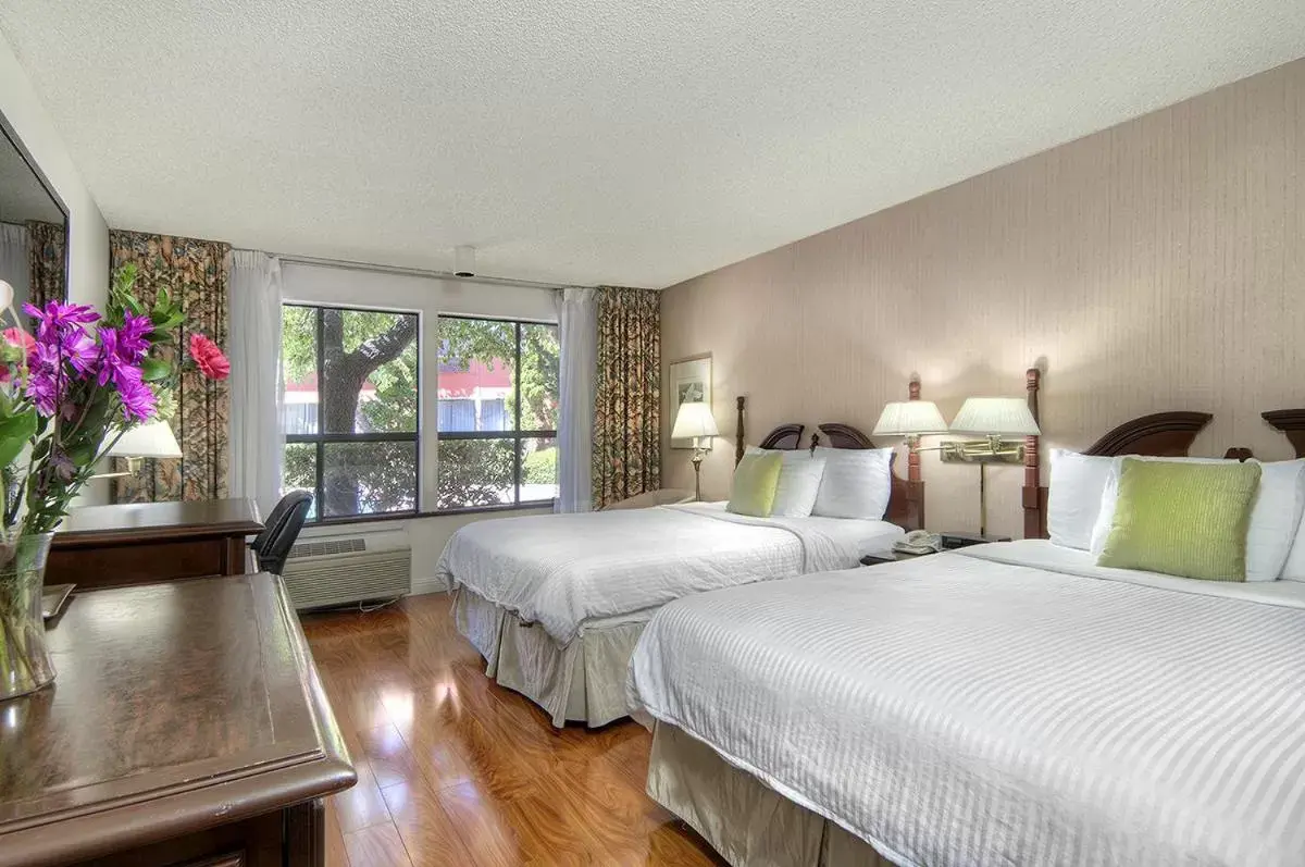 Room with Two Queen Beds in County Inn Room with Two Queen Beds in County Inn
