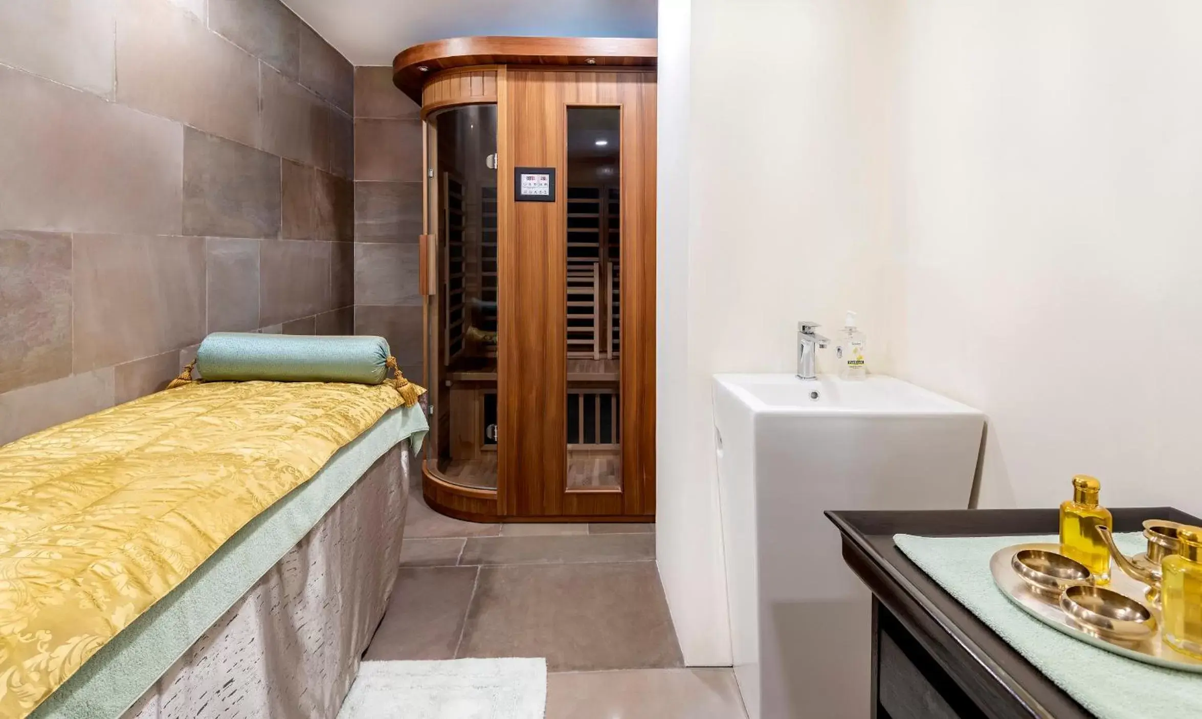 Sultan Suite with Happy Hours at Safari Lounge 5 to 7 pm, Buy 01 drink and get another drink complimentary (spirits), 1200 spa credit per booking in The Lodhi – A member of The Leading Hotels Of The World Sultan Suite with Happy Hours at Safari Lounge 5 to 7 pm, Buy 01 drink and get another drink complimentary (spirits), 1200 spa credit per booking in The Lodhi – A member of The Leading Hotels Of The World