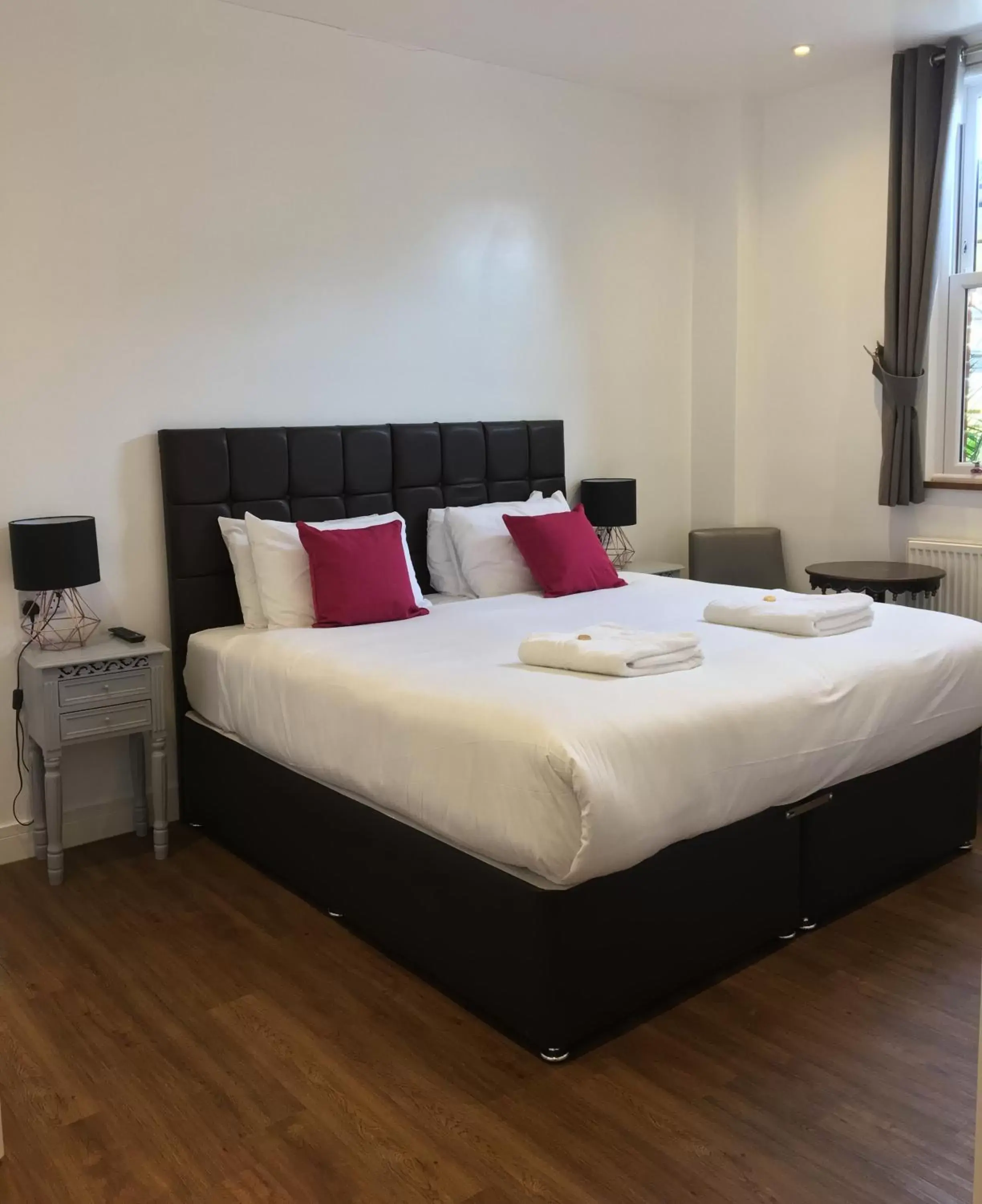 Superior Room with Air Conditioning (Pet Friendly) in Kings Hotel Superior Room with Air Conditioning (Pet Friendly) in Kings Hotel