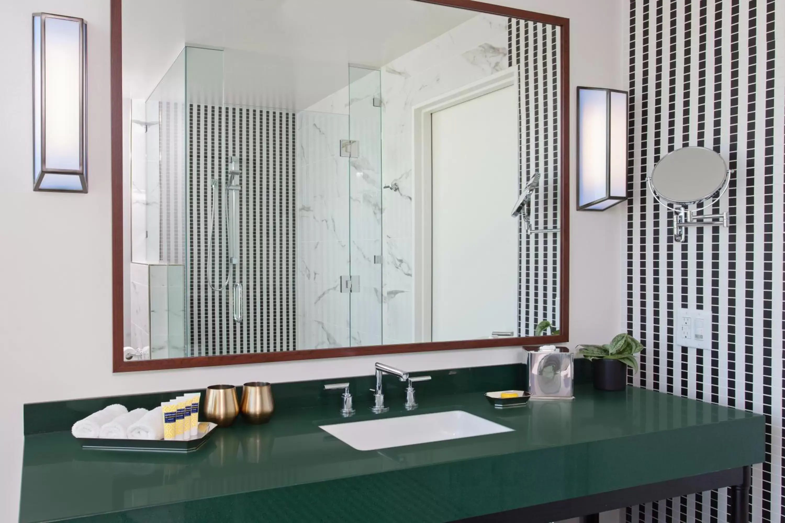 Junior King Suite with City View in Hotel Indigo Los Angeles Downtown Junior King Suite with City View in Hotel Indigo Los Angeles Downtown