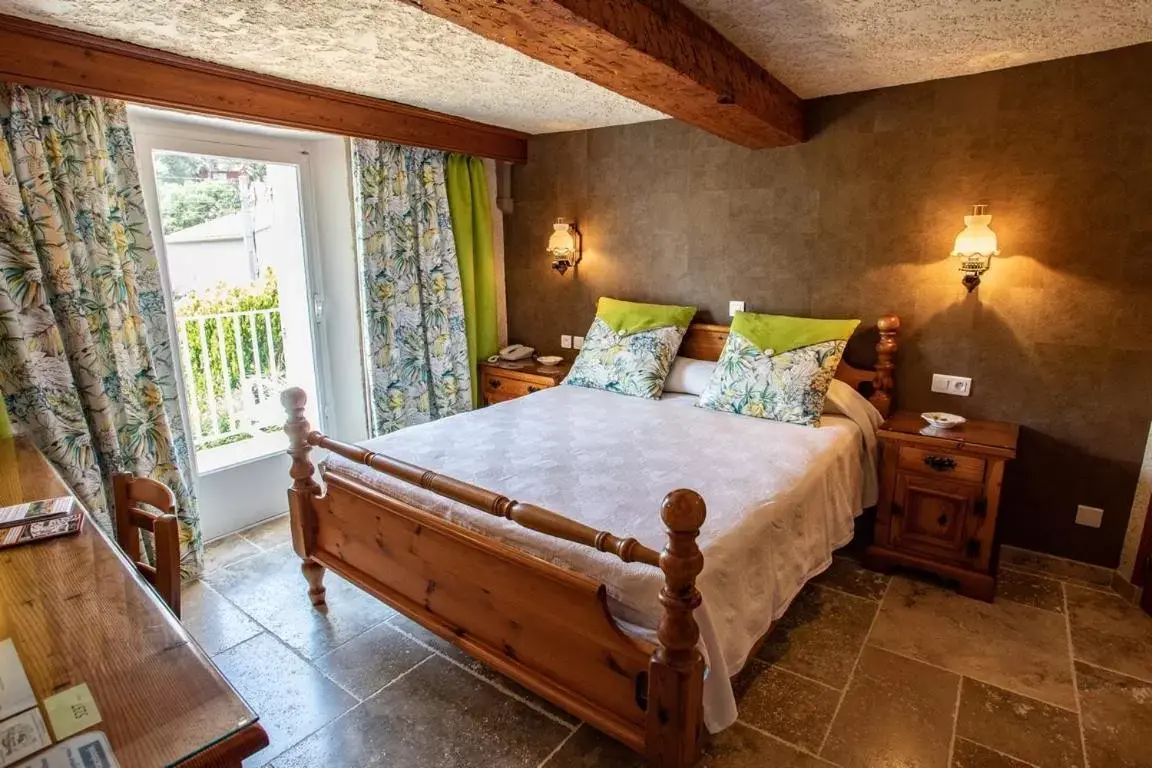 Bed in L' Escapade Hôtel & Restaurant Bed in L' Escapade Hôtel & Restaurant