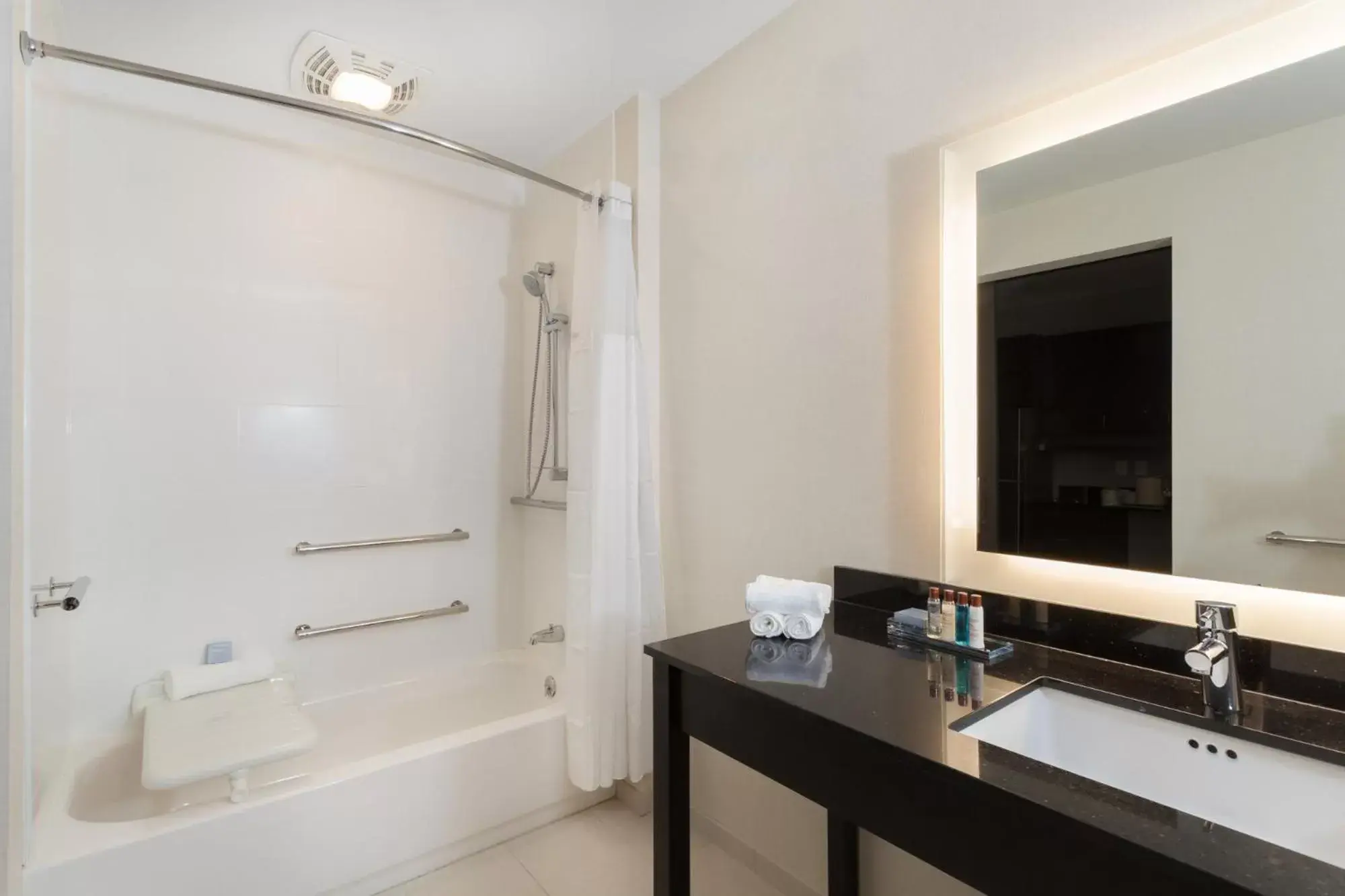 Deluxe Queen Room - Disability Access/Non-Smoking in Wingate by Wyndham Altoona Downtown/Medical Center Deluxe Queen Room - Disability Access/Non-Smoking in Wingate by Wyndham Altoona Downtown/Medical Center