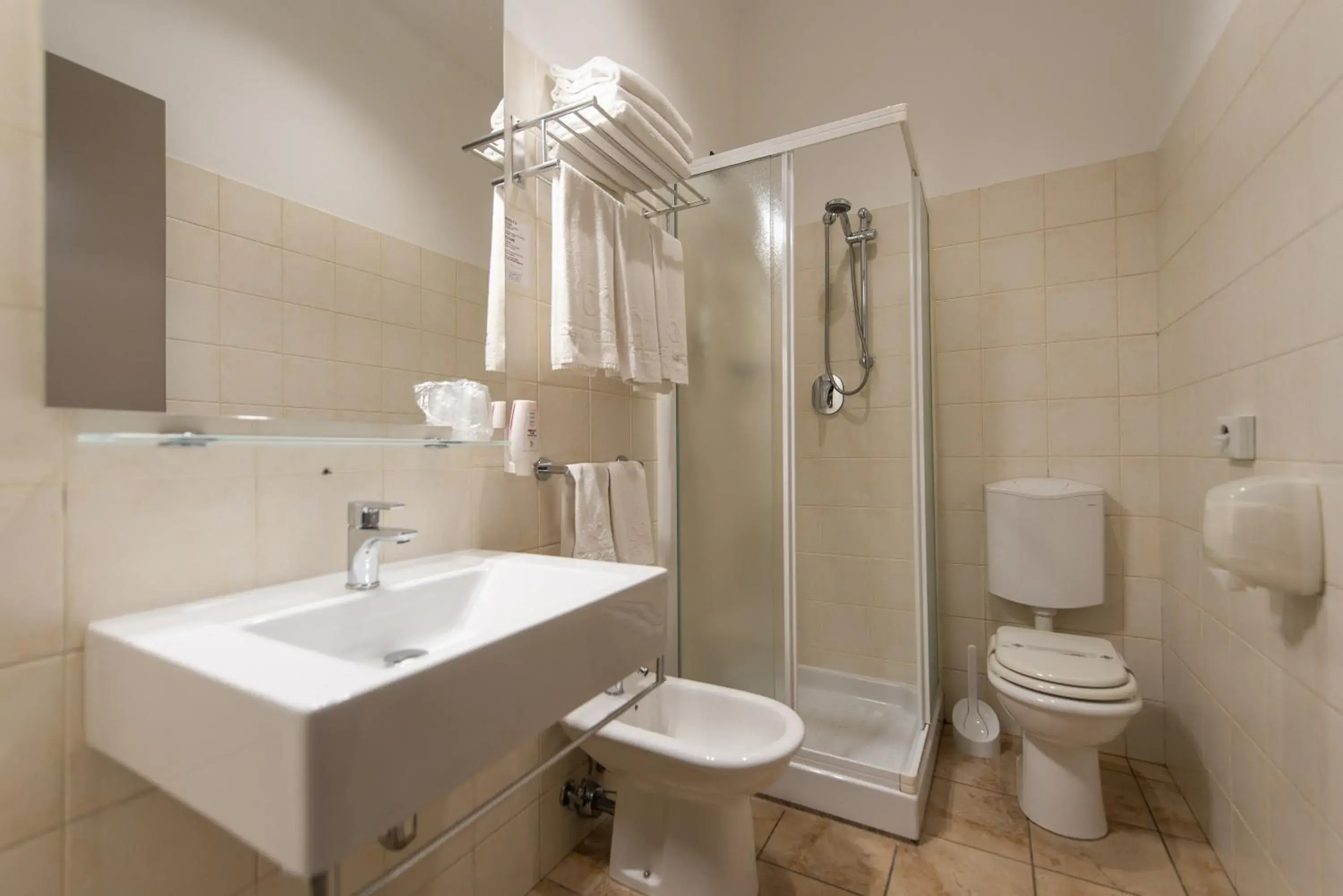 Quadruple Room in Best Quality Hotel Dock Milano Quadruple Room in Best Quality Hotel Dock Milano