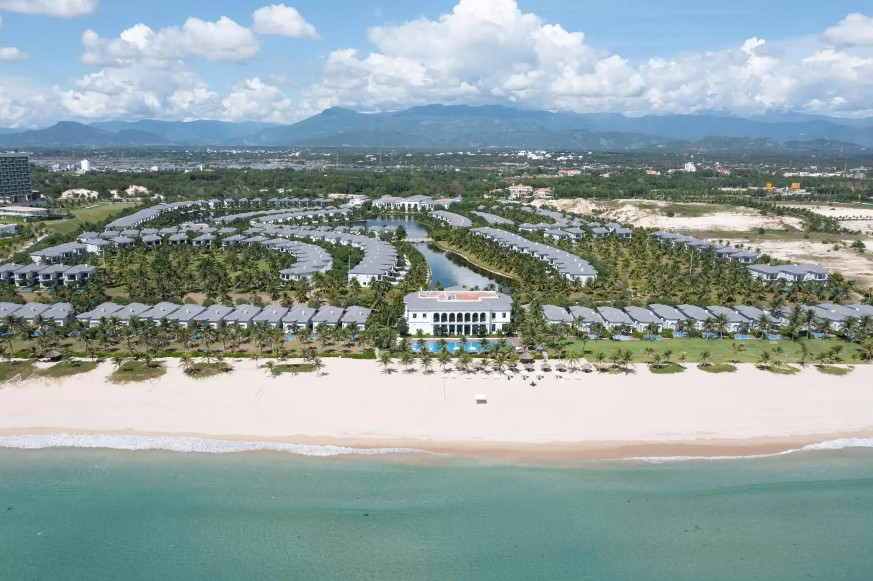 Meliá Vinpearl Cam Ranh Beach Resort Meliá Vinpearl Cam Ranh Beach Resort