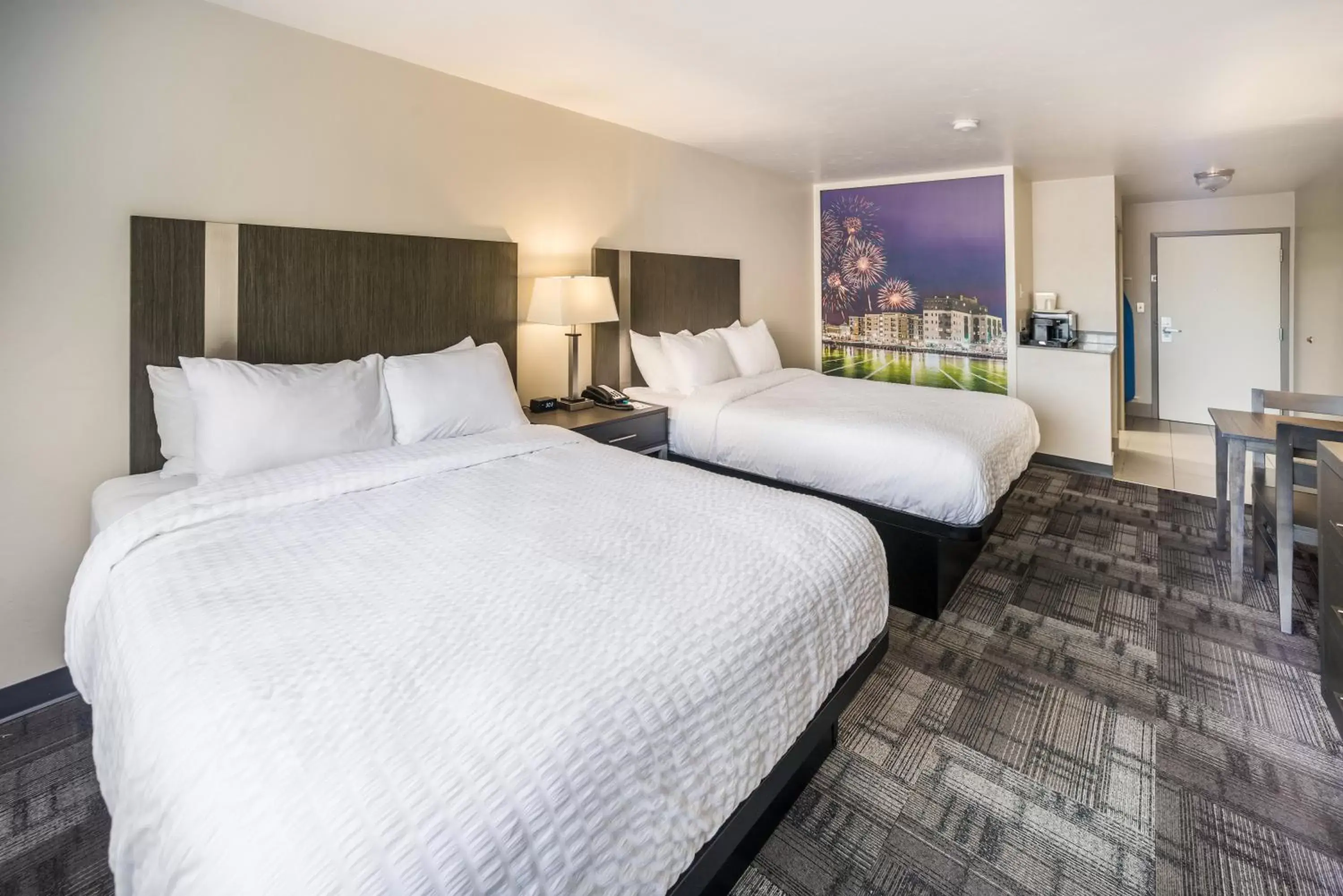 Queen Room with Two Queen Beds - Non-Smoking in AmericInn by Wyndham Green Bay Near Stadium Queen Room with Two Queen Beds - Non-Smoking in AmericInn by Wyndham Green Bay Near Stadium