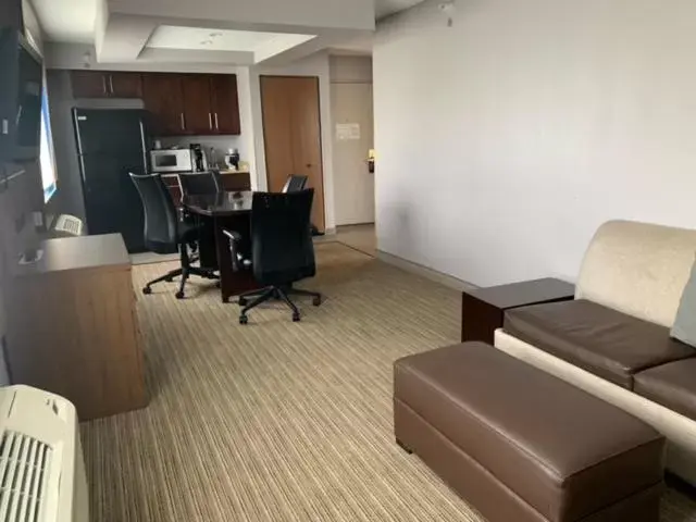 Queen Suite with Two Queen Beds in Holiday Inn Express Adrian by IHG Queen Suite with Two Queen Beds in Holiday Inn Express Adrian by IHG