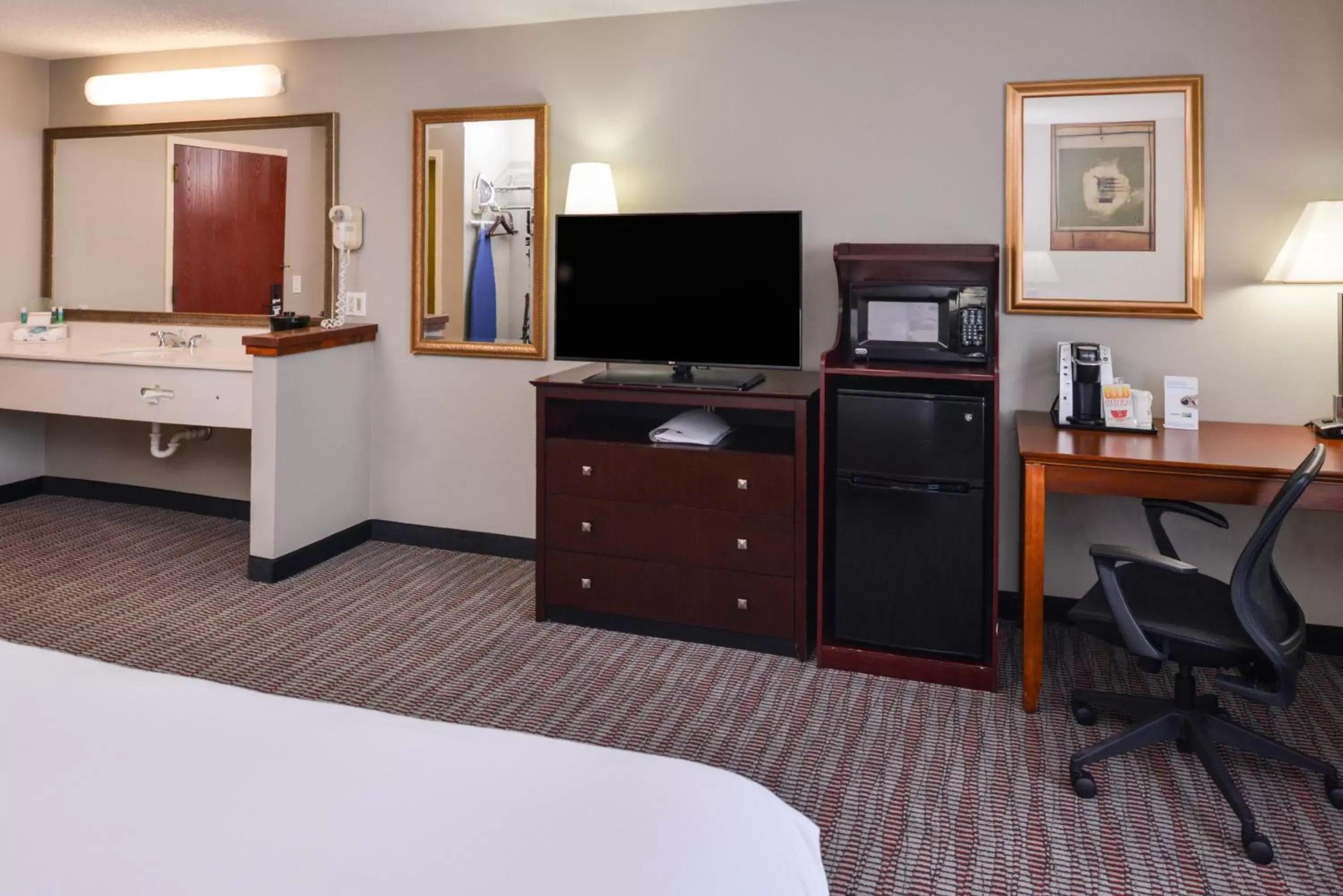 Suite One Bed Mobility Access Tub - Non-Smoking in Holiday Inn Express Hotel & Suites North Little Rock, an IHG Hotel Suite One Bed Mobility Access Tub - Non-Smoking in Holiday Inn Express Hotel & Suites North Little Rock, an IHG Hotel