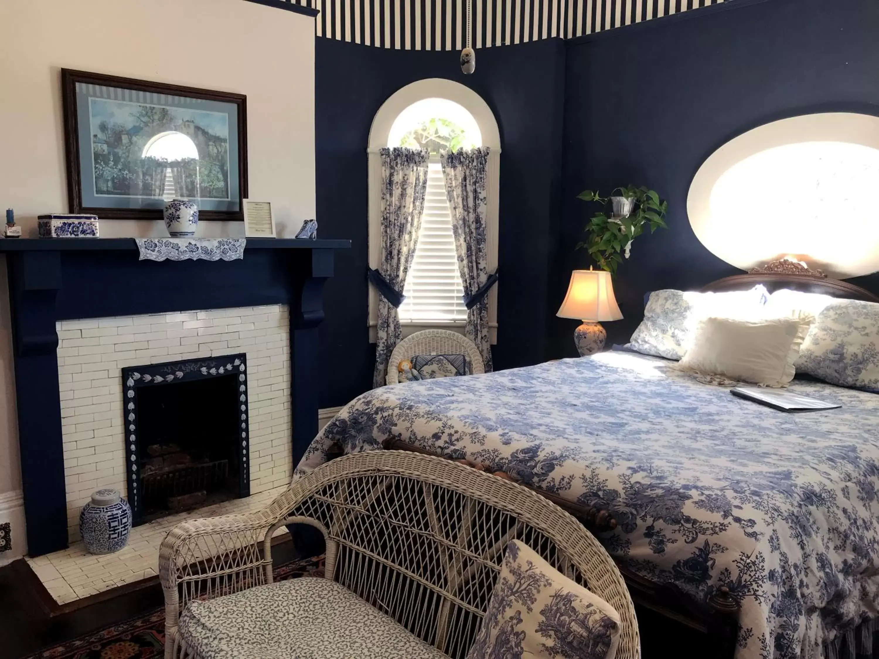 Double Room with Private Bathroom in Simmons-Bond Inn Bed & Breakfast Double Room with Private Bathroom in Simmons-Bond Inn Bed & Breakfast