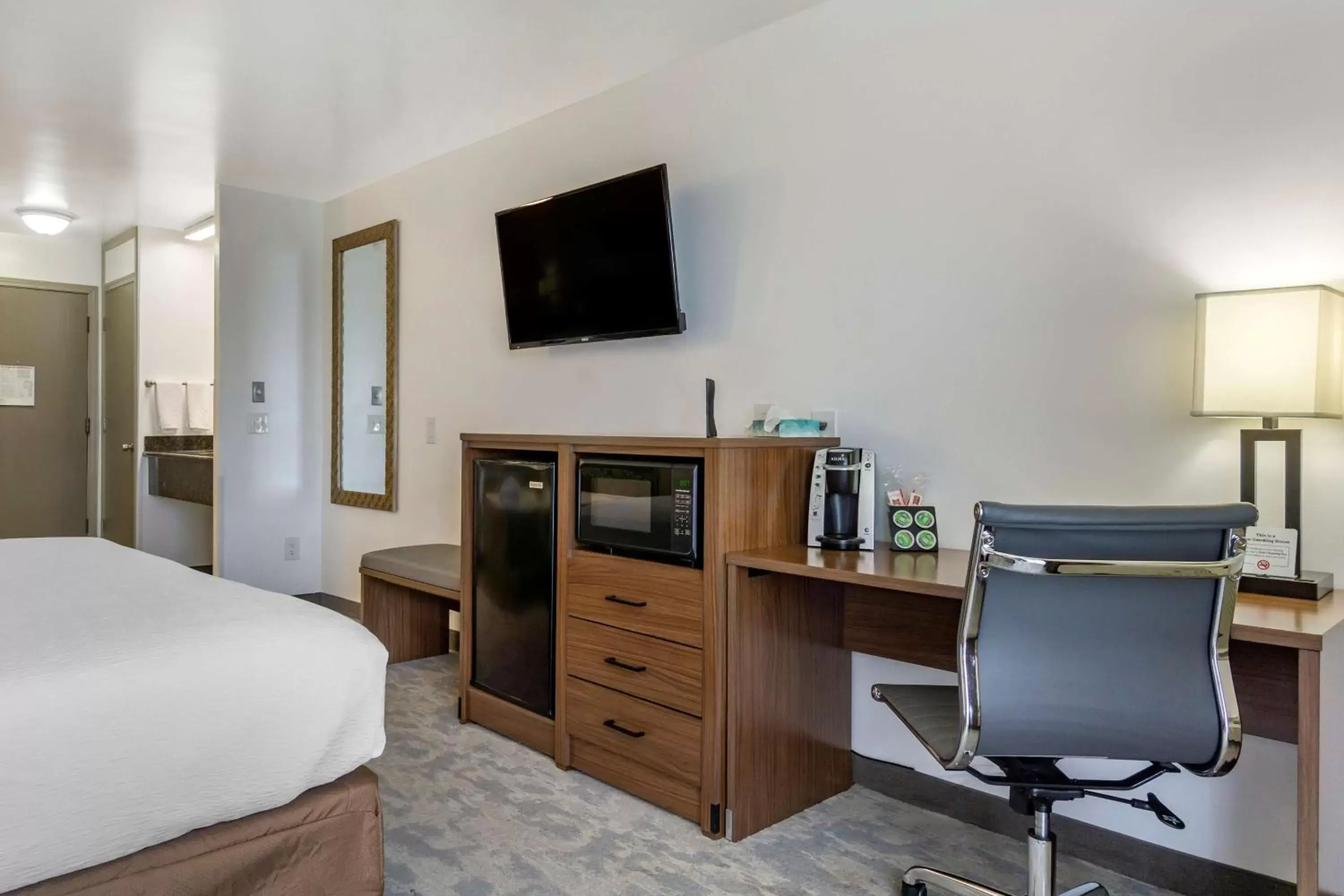 King Room - Non-Smoking in Best Western PLUS Lake Front Hotel King Room - Non-Smoking in Best Western PLUS Lake Front Hotel