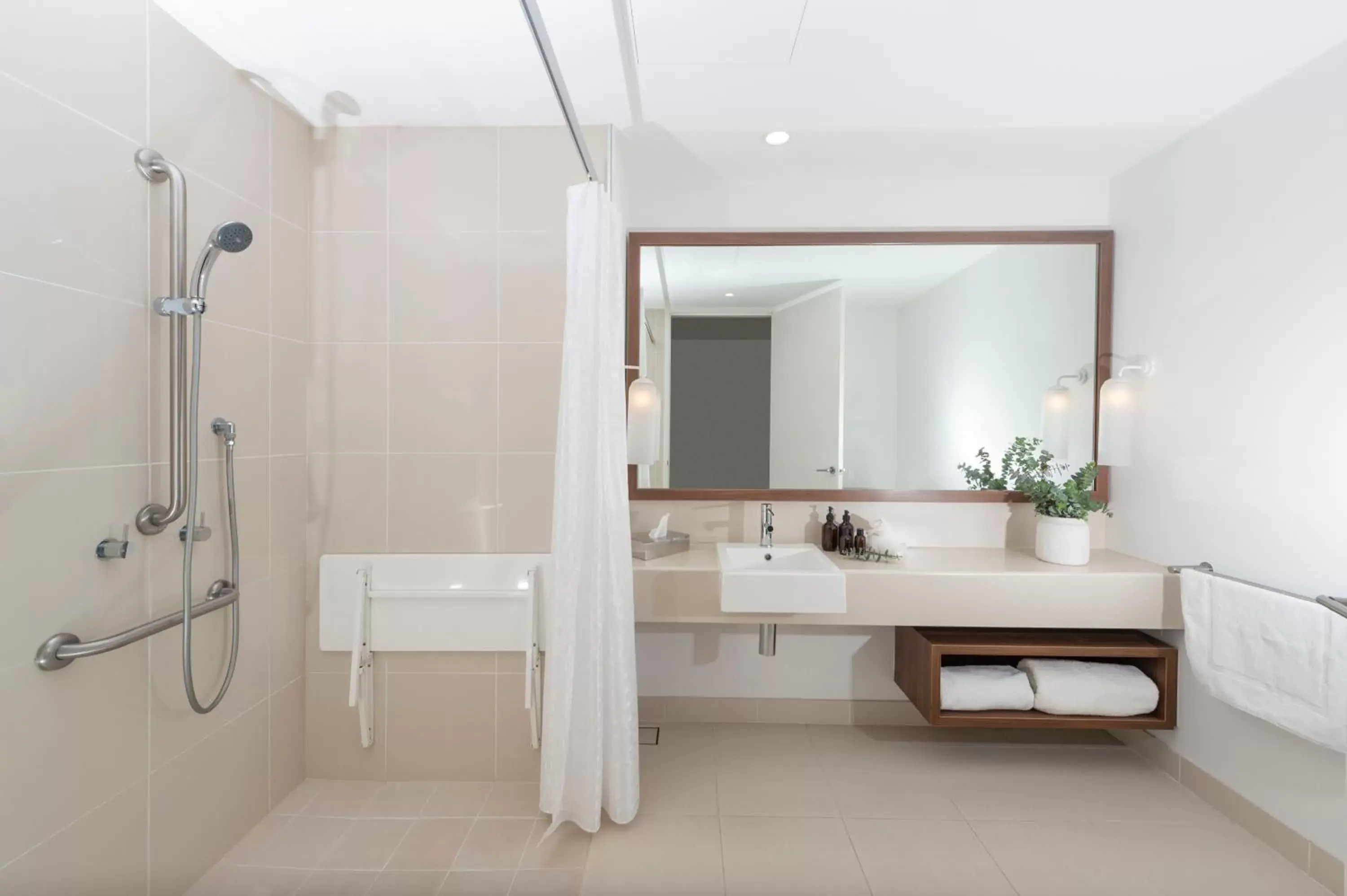 Urban Classic Accessible Twin in The Sands Torquay Urban Classic Accessible Twin in The Sands Torquay