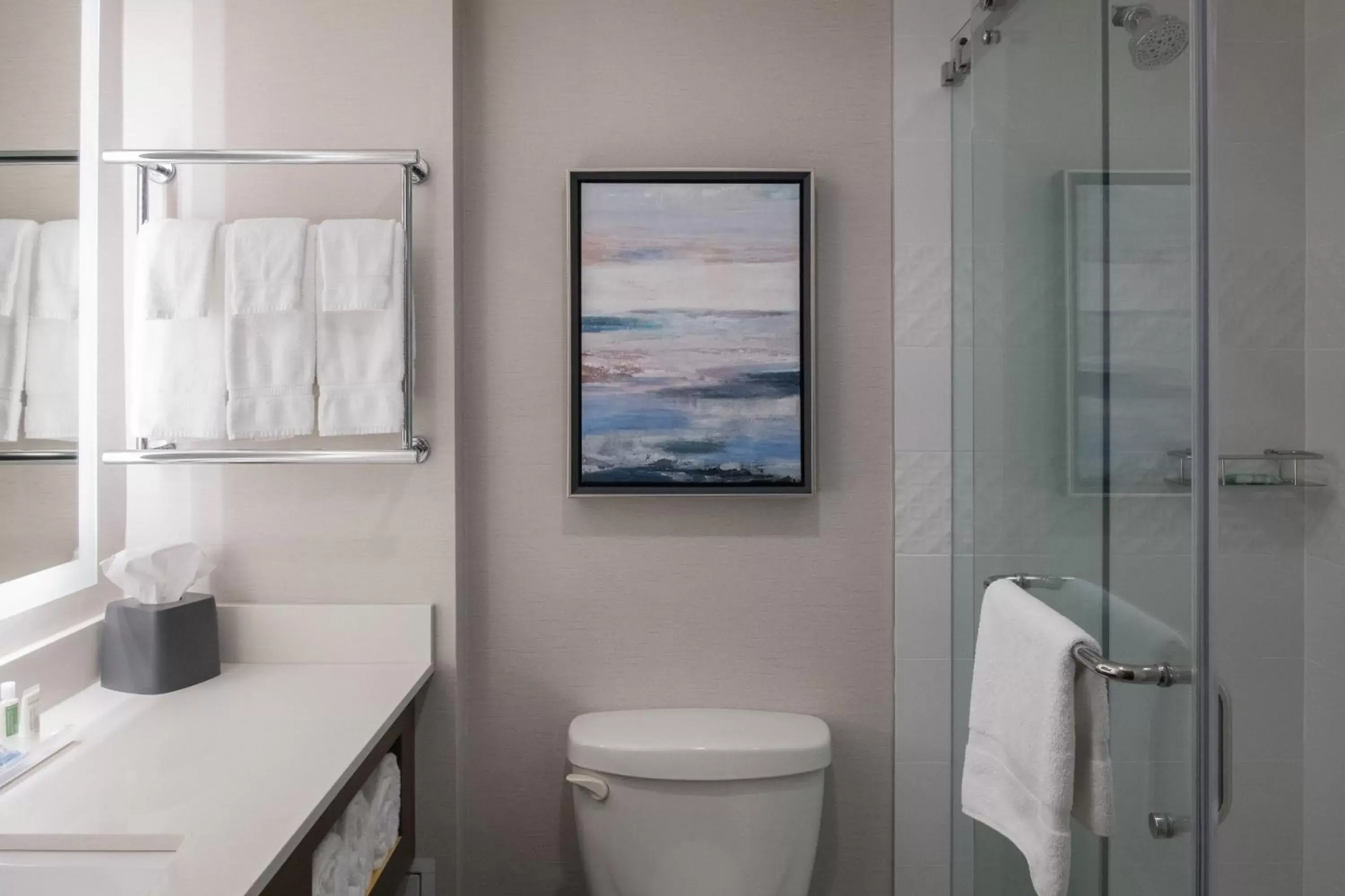 Premium Queen Room with Two Queen Beds in Holiday Inn & Suites Vancouver Downtown by IHG Premium Queen Room with Two Queen Beds in Holiday Inn & Suites Vancouver Downtown by IHG