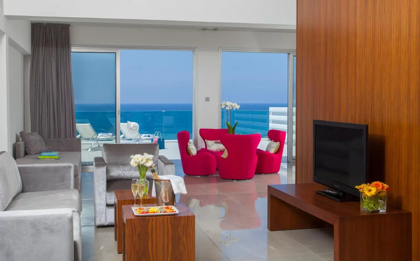 Junior Suite with Front Sea View (2 Adults + 2 Children) in King Evelthon Beach Hotel & Resort Junior Suite with Front Sea View (2 Adults + 2 Children) in King Evelthon Beach Hotel & Resort