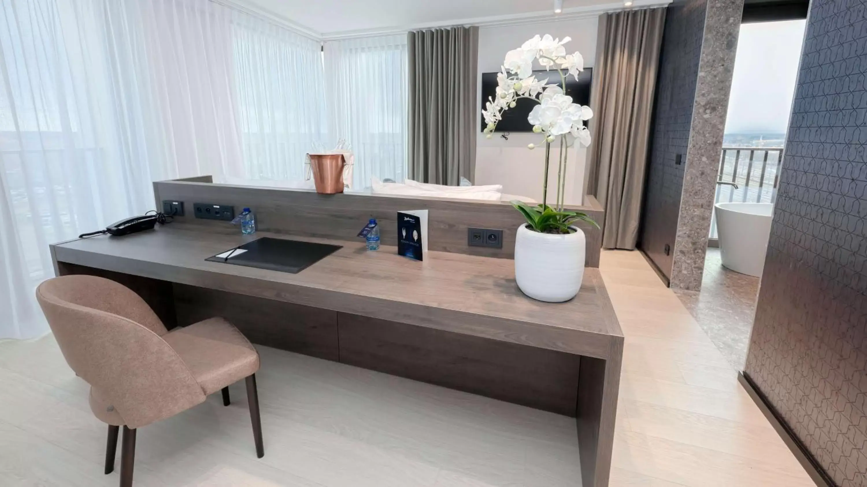 One-Bedroom Suite with Balcony in Radisson Blu Hotel, Bruges One-Bedroom Suite with Balcony in Radisson Blu Hotel, Bruges