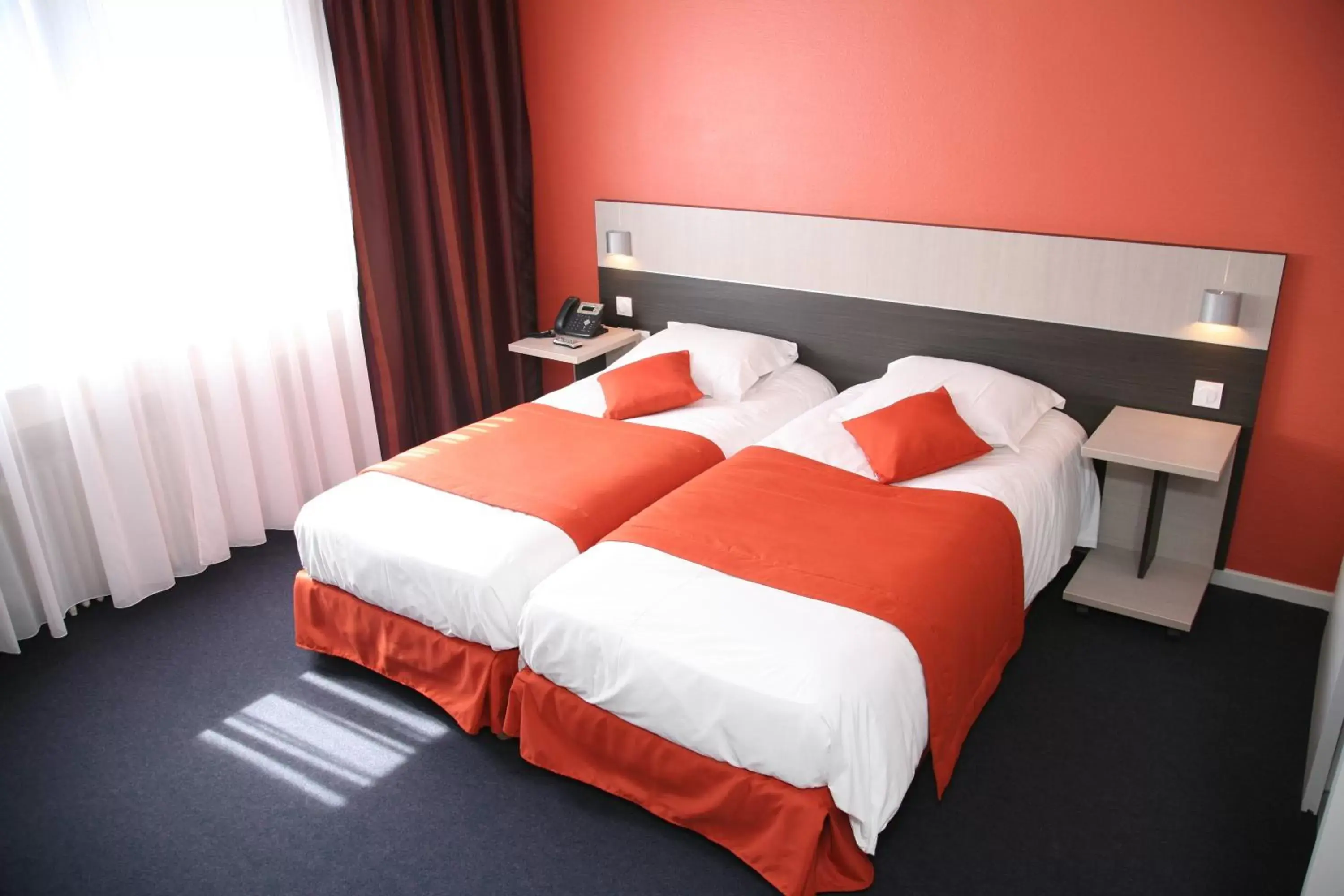 Twin Room in Logis Hôtel- Restaurant La Renaissance Twin Room in Logis Hôtel- Restaurant La Renaissance