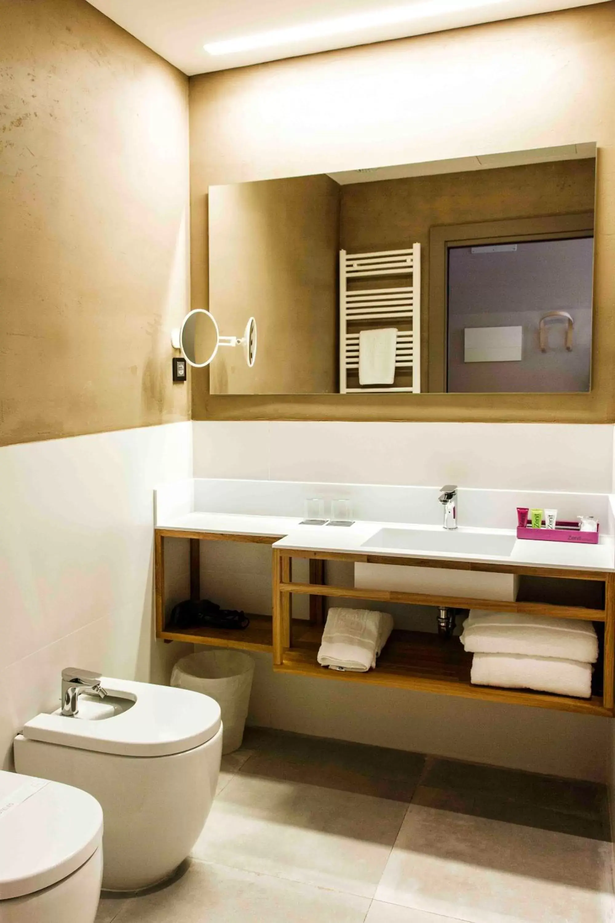 Family Room (2 Adults + 2 Children) in Zenit San Sebastián Family Room (2 Adults + 2 Children) in Zenit San Sebastián