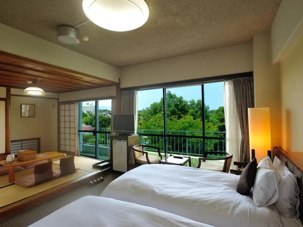 Standard Room with Tatami Area and Landscape View in Ibusuki Royal Hotel Standard Room with Tatami Area and Landscape View in Ibusuki Royal Hotel