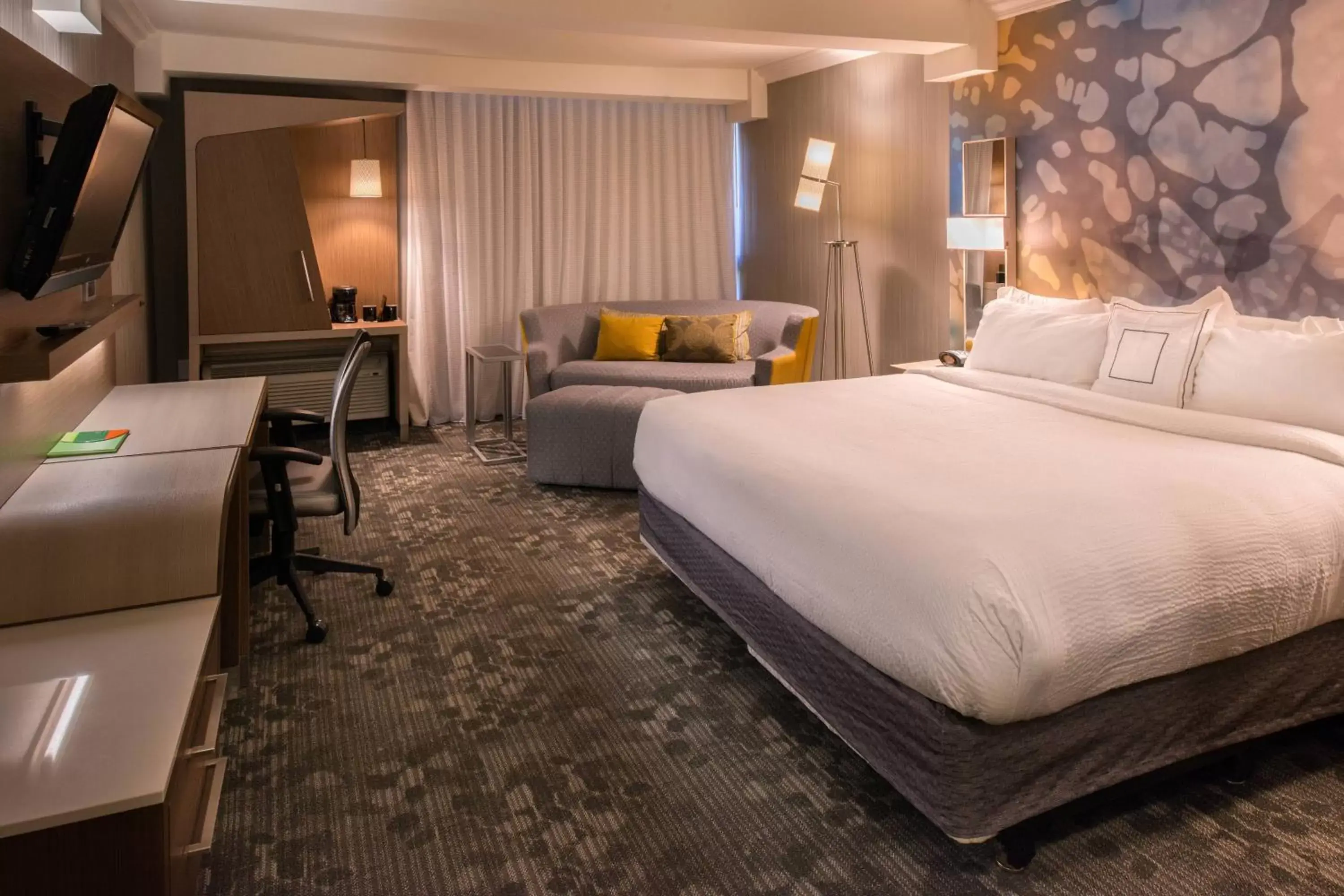 King Room with Adapted Tub - Mobility Accessible in Courtyard by Marriott Oxnard/Ventura King Room with Adapted Tub - Mobility Accessible in Courtyard by Marriott Oxnard/Ventura