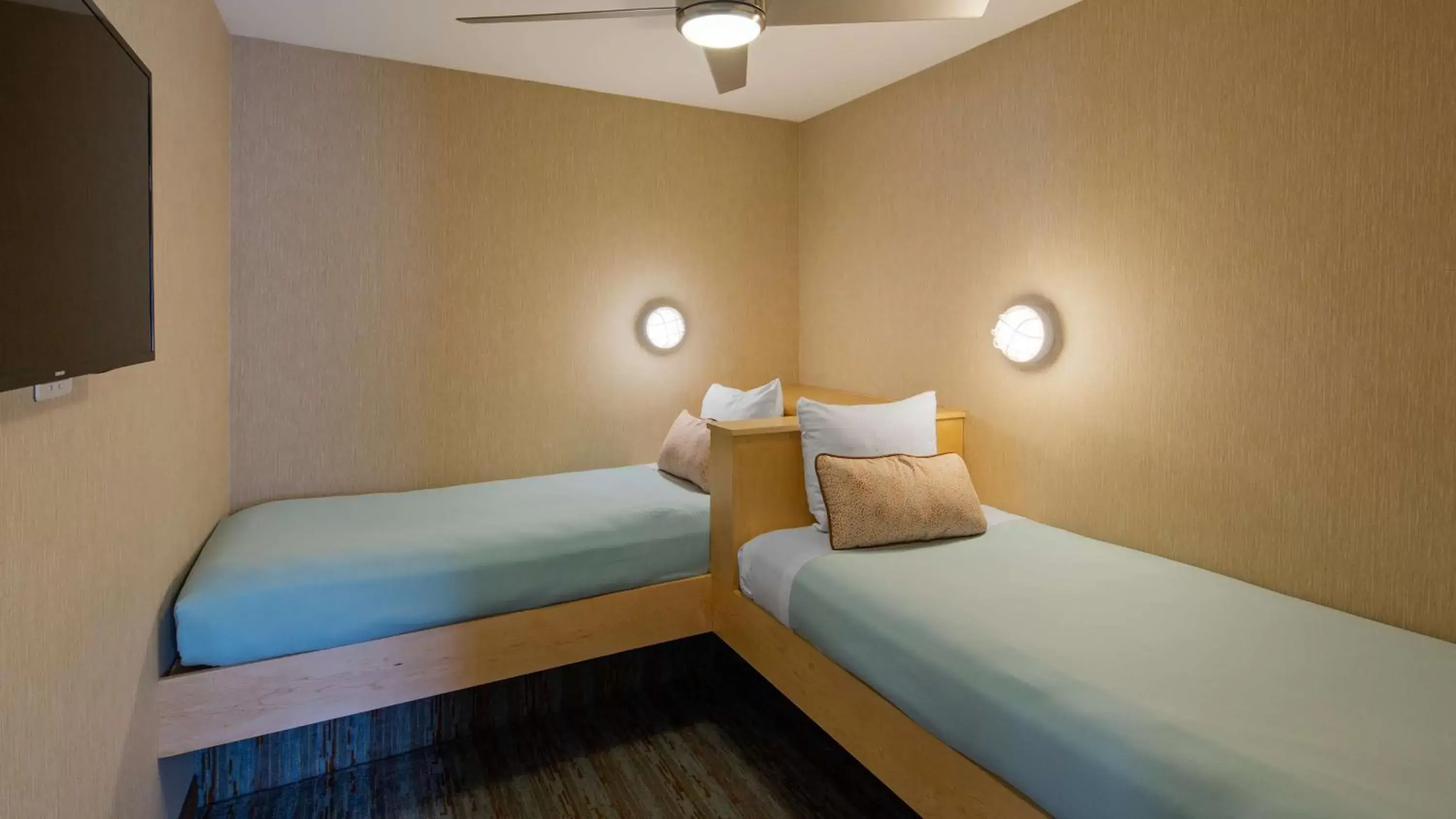 Two bedroom Suite with 1 King bed and 2 Single beds – Non Smoking in Best Western Acadia Park Inn Two bedroom Suite with 1 King bed and 2 Single beds – Non Smoking in Best Western Acadia Park Inn