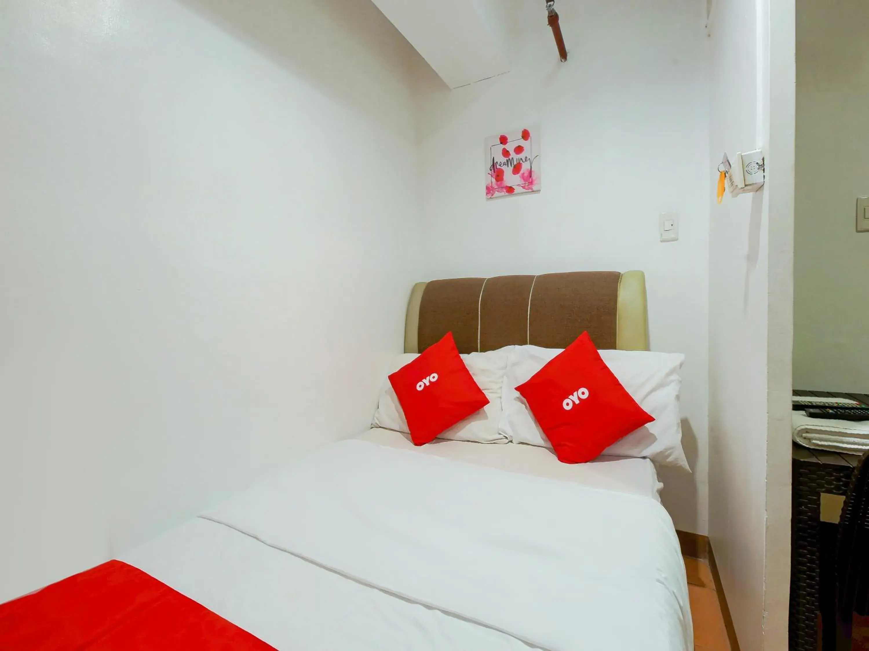 Standard Double Room in Super OYO 859 City Stay Inns Pasong Tamo Standard Double Room in Super OYO 859 City Stay Inns Pasong Tamo