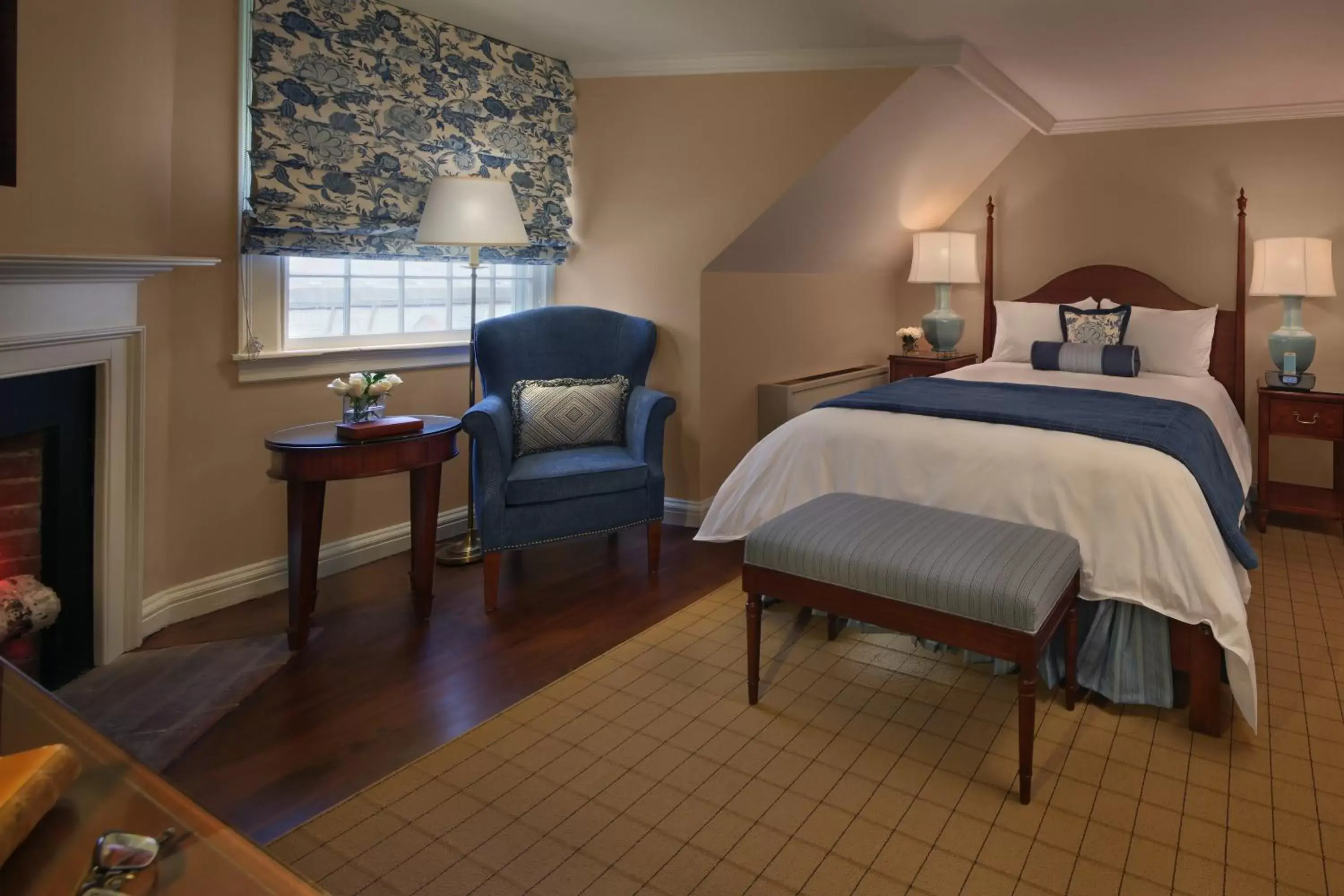 Queen Room in Inn on Boltwood Queen Room in Inn on Boltwood