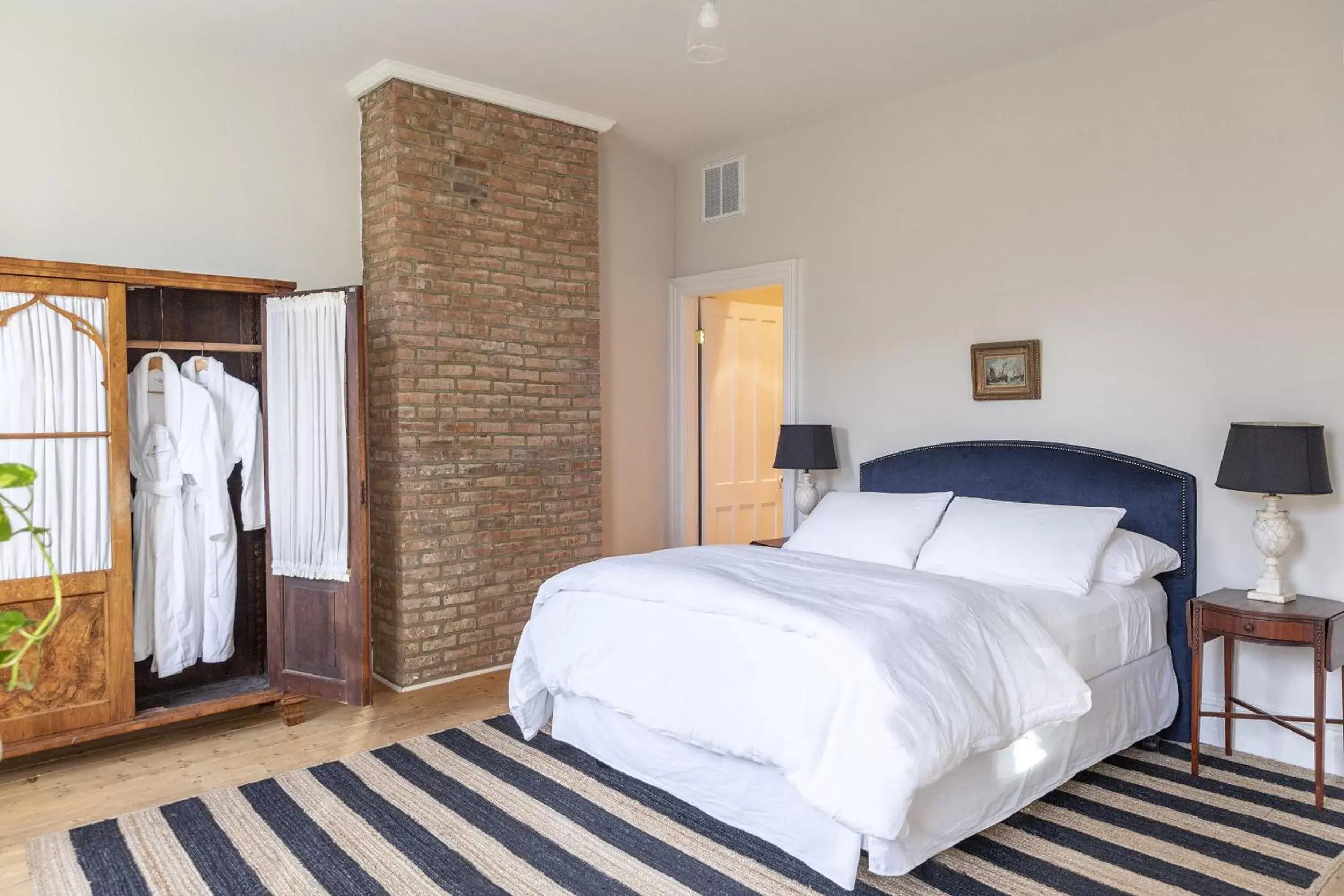 Superior Queen Room in Stewart House Hotel Superior Queen Room in Stewart House Hotel