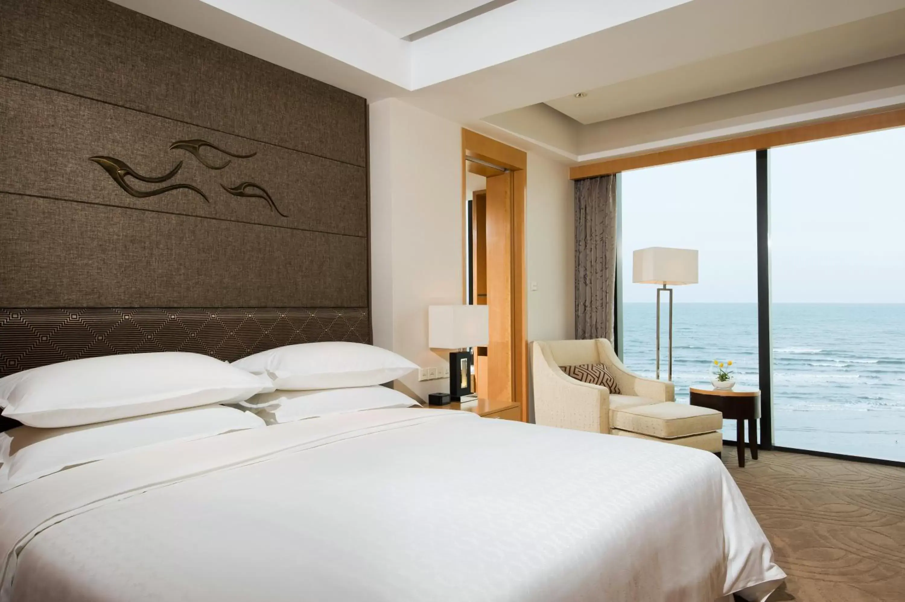 Full Seaview King Room in Sheraton Yantai Golden Beach Resort Full Seaview King Room in Sheraton Yantai Golden Beach Resort