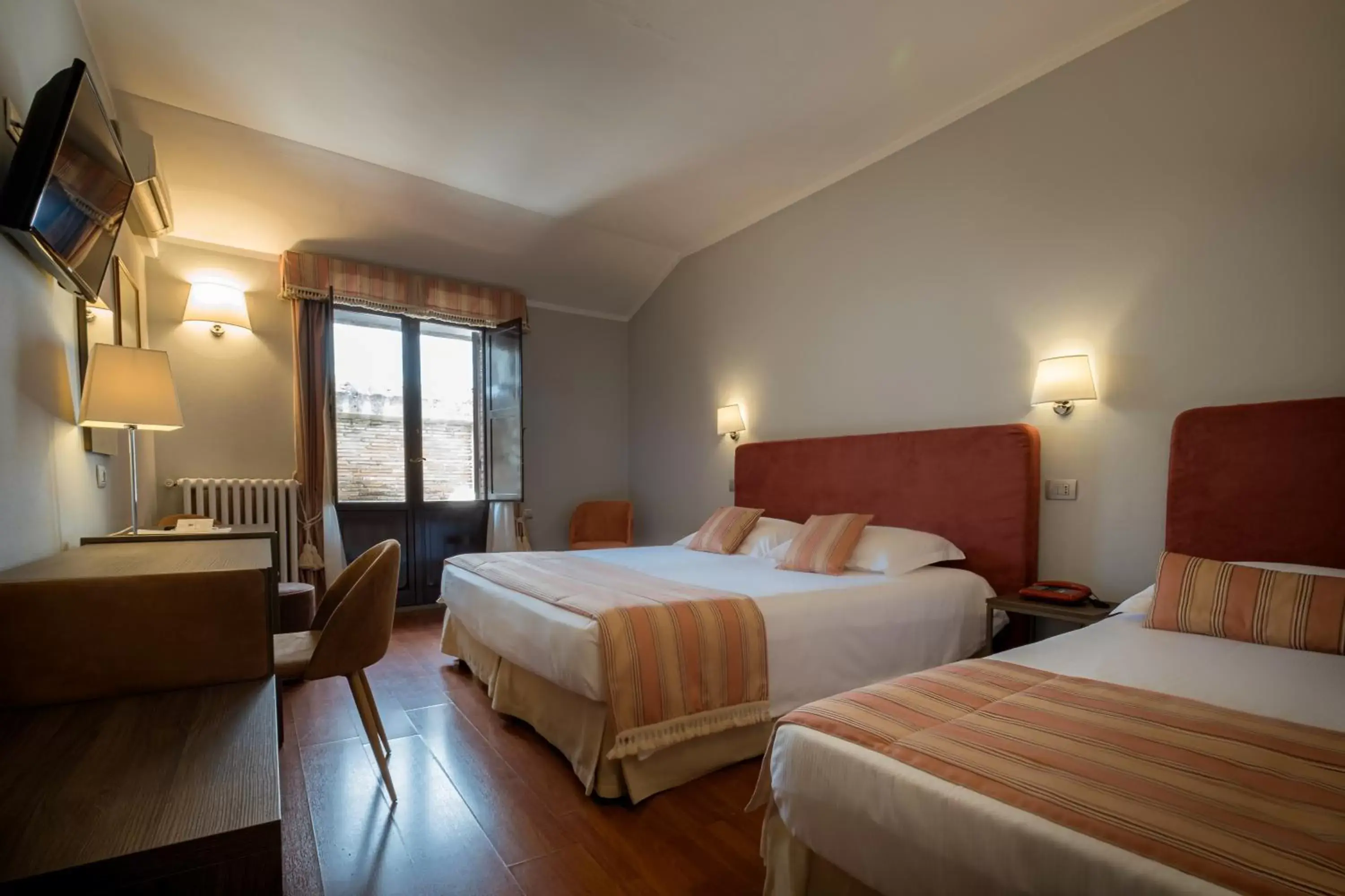 Triple Room in Bosone Palace Triple Room in Bosone Palace