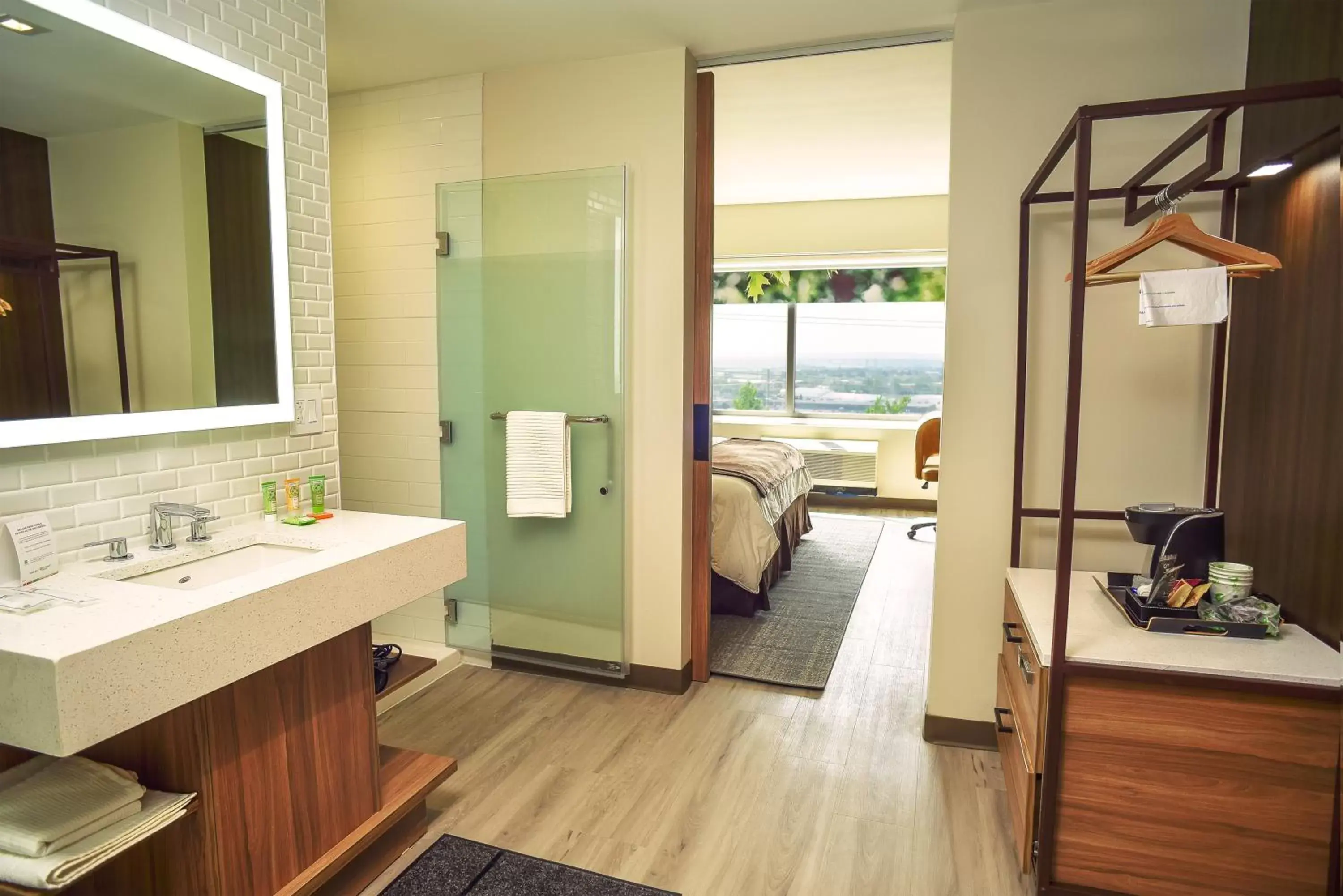 King Room - Mobility Access/Non-Smoking in Wyndham Garden North Bergen - Secaucus King Room - Mobility Access/Non-Smoking in Wyndham Garden North Bergen - Secaucus