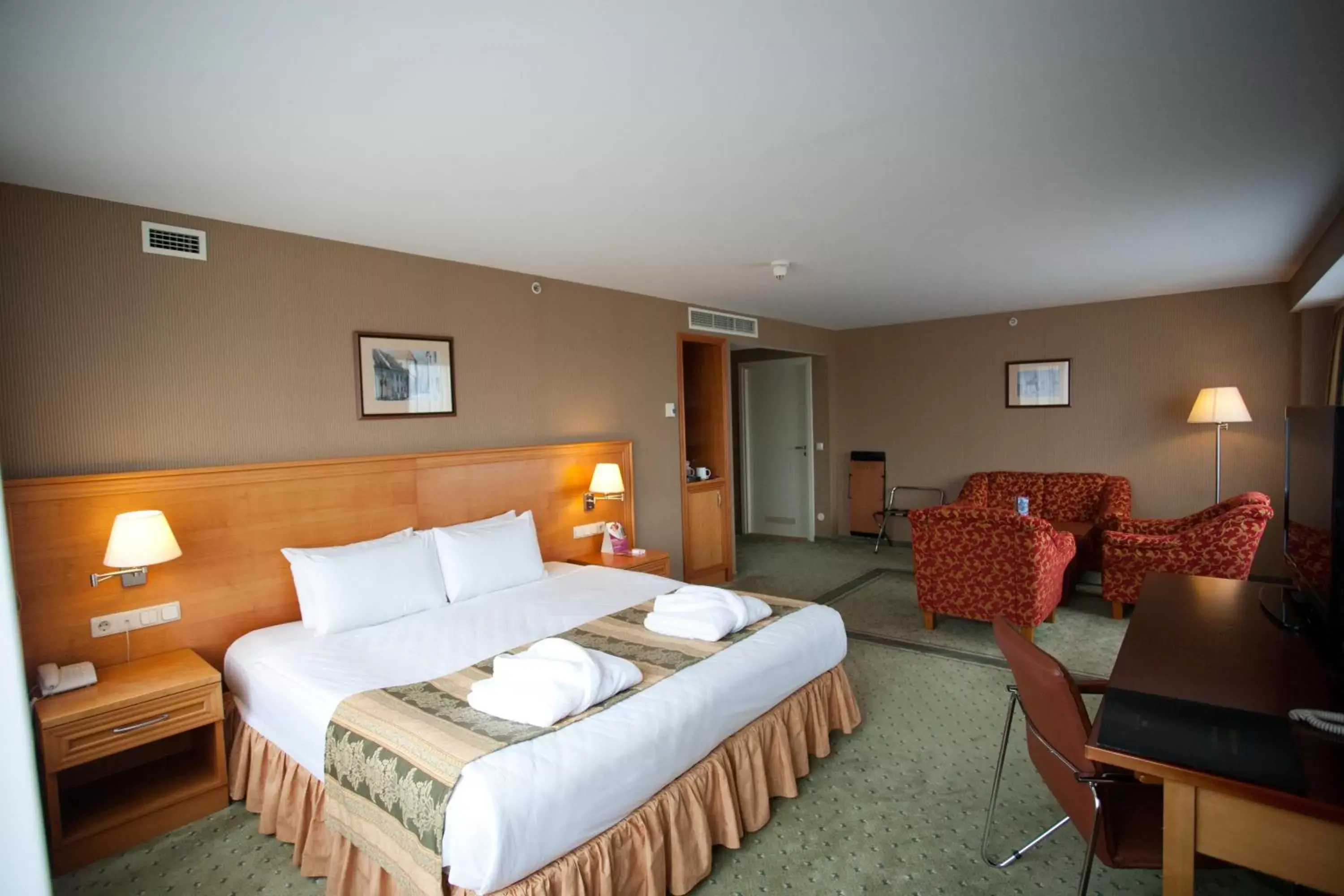 Double Room - Mobility Accessible Tub - Non-Smoking in VILNIUS PARK PLAZA HOTEL, Restaurant, Bar, Conference & Banquet Center Double Room - Mobility Accessible Tub - Non-Smoking in VILNIUS PARK PLAZA HOTEL, Restaurant, Bar, Conference & Banquet Center