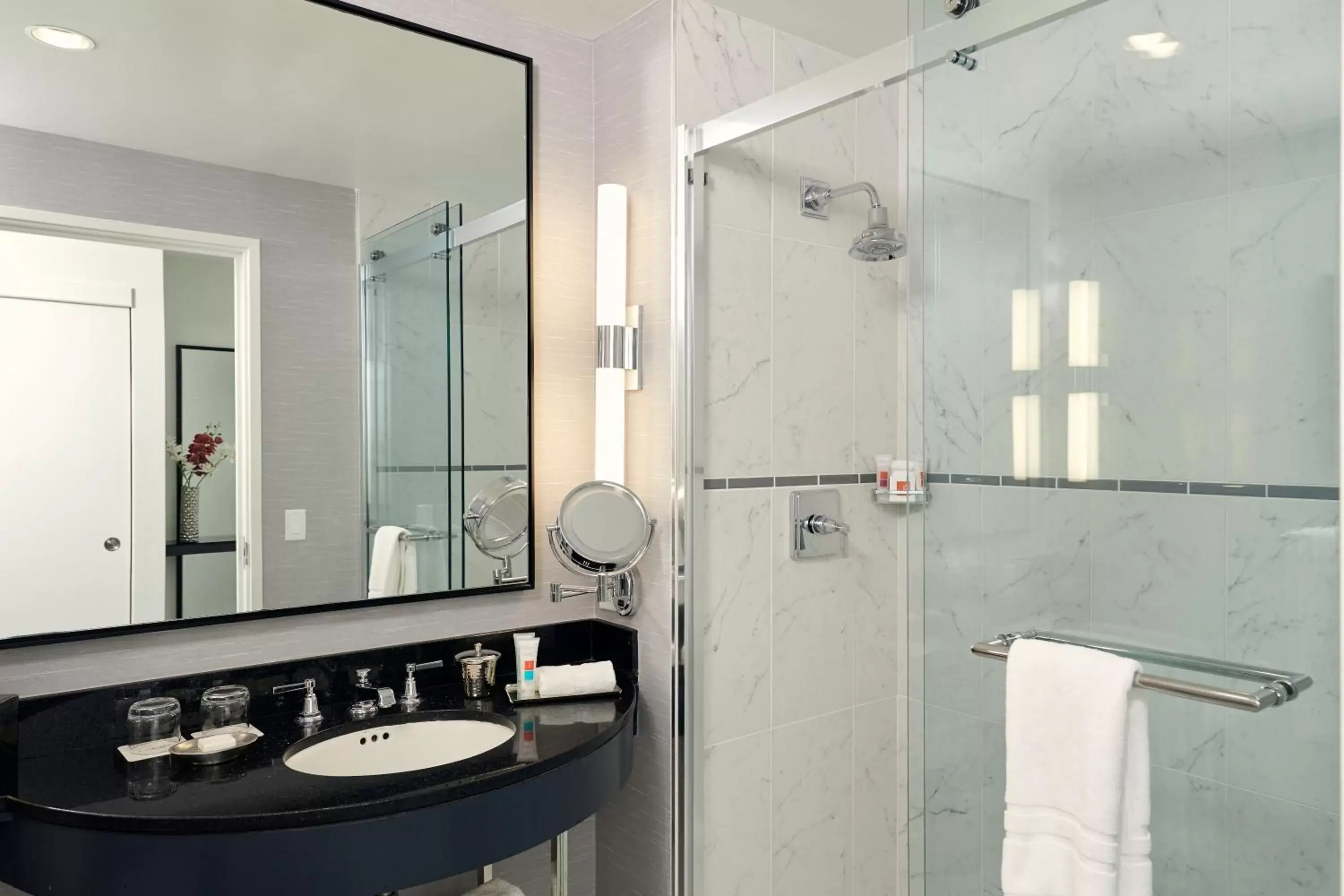 Triple Room - Disability Access in Loews Philadelphia Hotel Triple Room - Disability Access in Loews Philadelphia Hotel