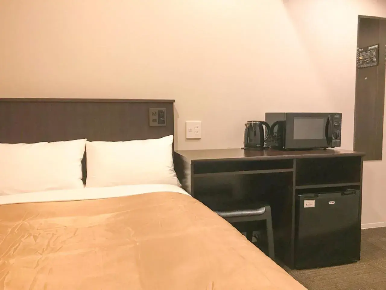 Double Room with Small Double Bed - single occupancy - Smoking in HOTEL LiVEMAX Shinyokohama Double Room with Small Double Bed - single occupancy - Smoking in HOTEL LiVEMAX Shinyokohama