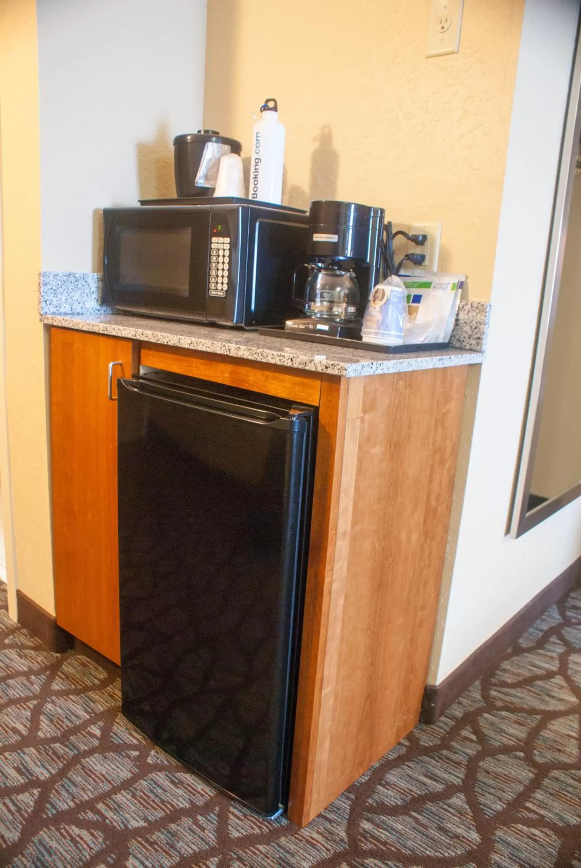 Executive King Room - Non-Smoking in Holiday Inn Express & Suites Jacksonville South - I-295, an IHG Hotel Executive King Room - Non-Smoking in Holiday Inn Express & Suites Jacksonville South - I-295, an IHG Hotel