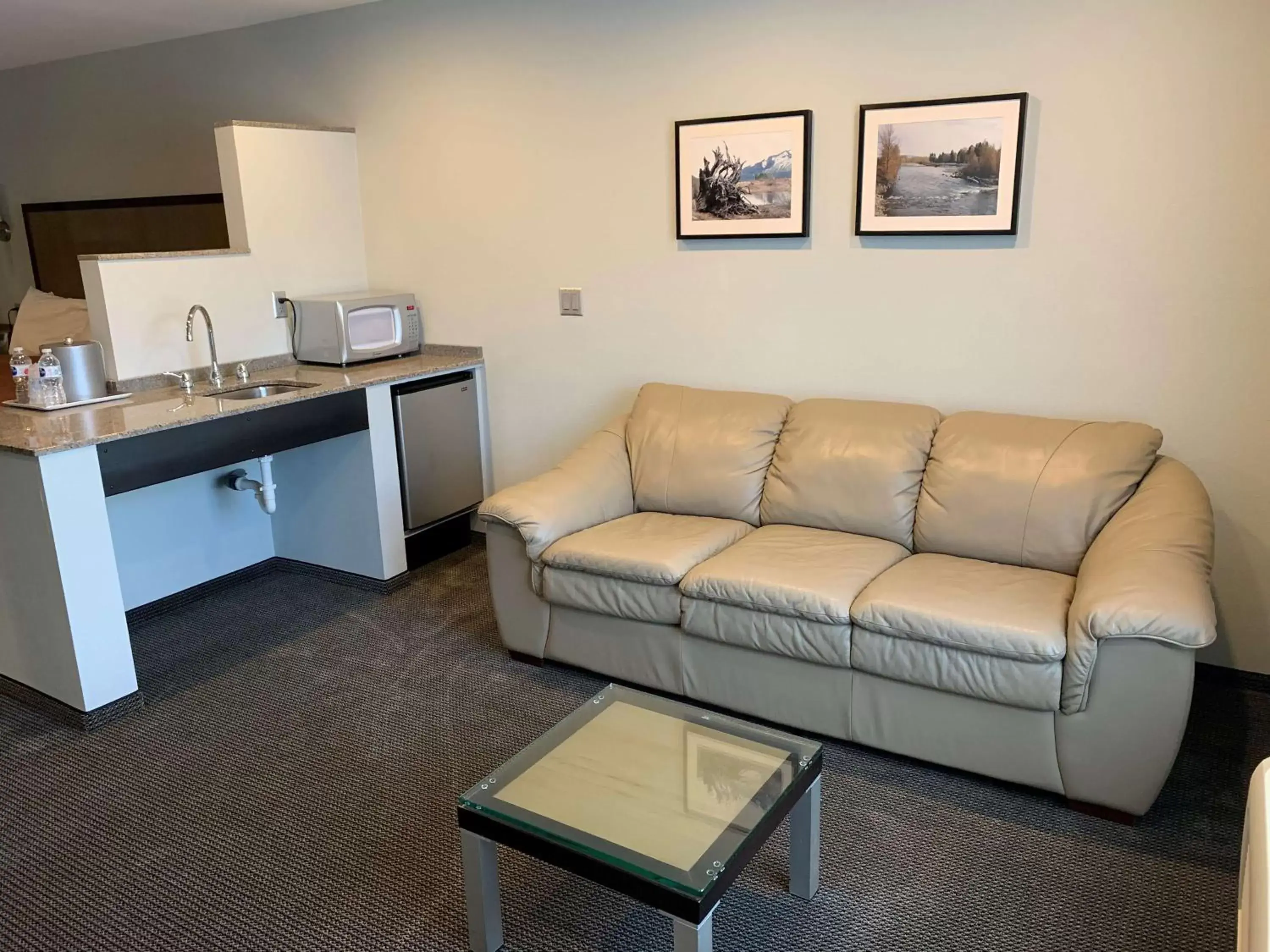 Deluxe King Suite with Sofa Bed- Non-Smoking in Best Western Snowcap Lodge Deluxe King Suite with Sofa Bed- Non-Smoking in Best Western Snowcap Lodge