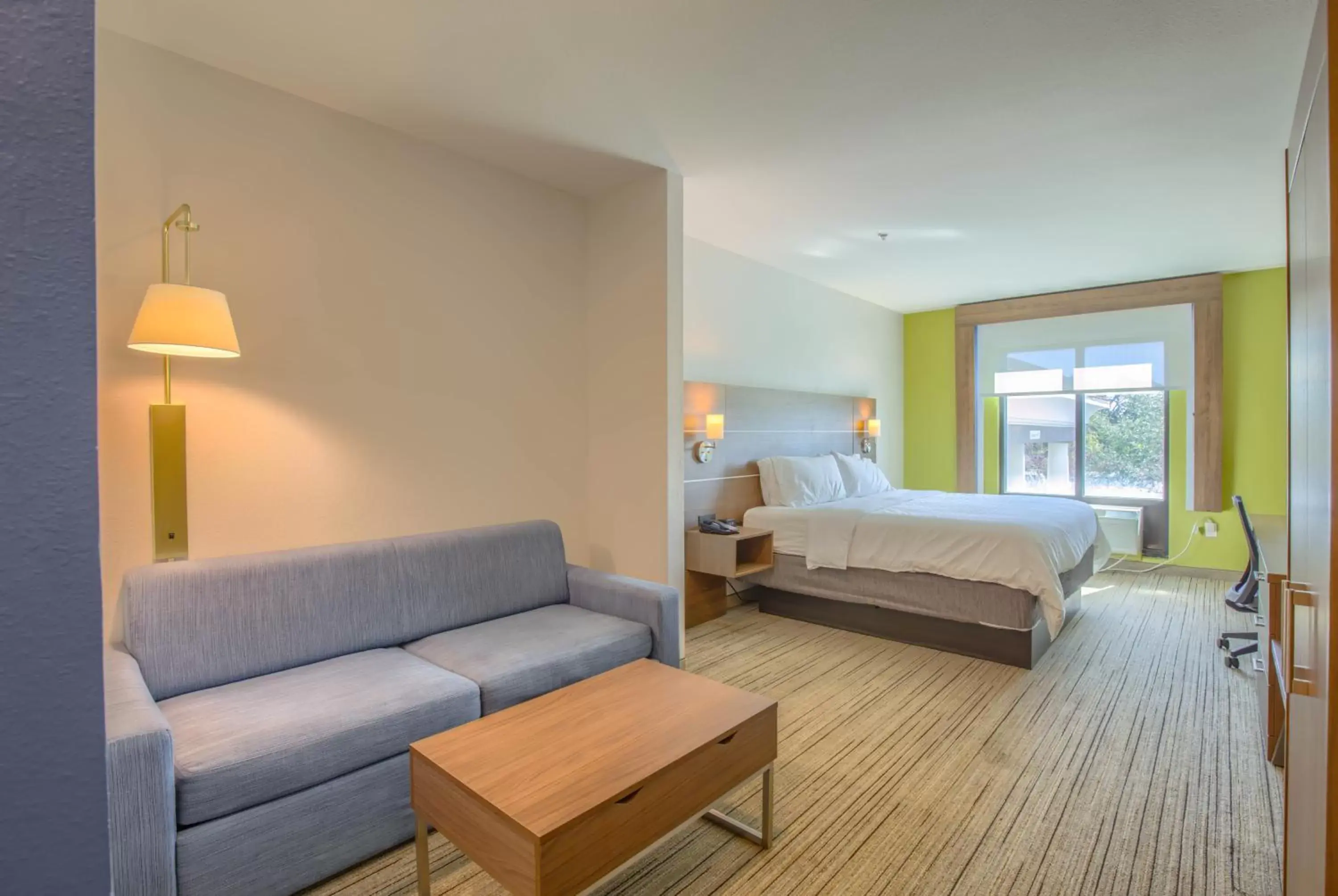 Executive Queen Room with Two Queen Beds in Holiday Inn Express Hotel & Suites Gulf Shores by IHG Executive Queen Room with Two Queen Beds in Holiday Inn Express Hotel & Suites Gulf Shores by IHG