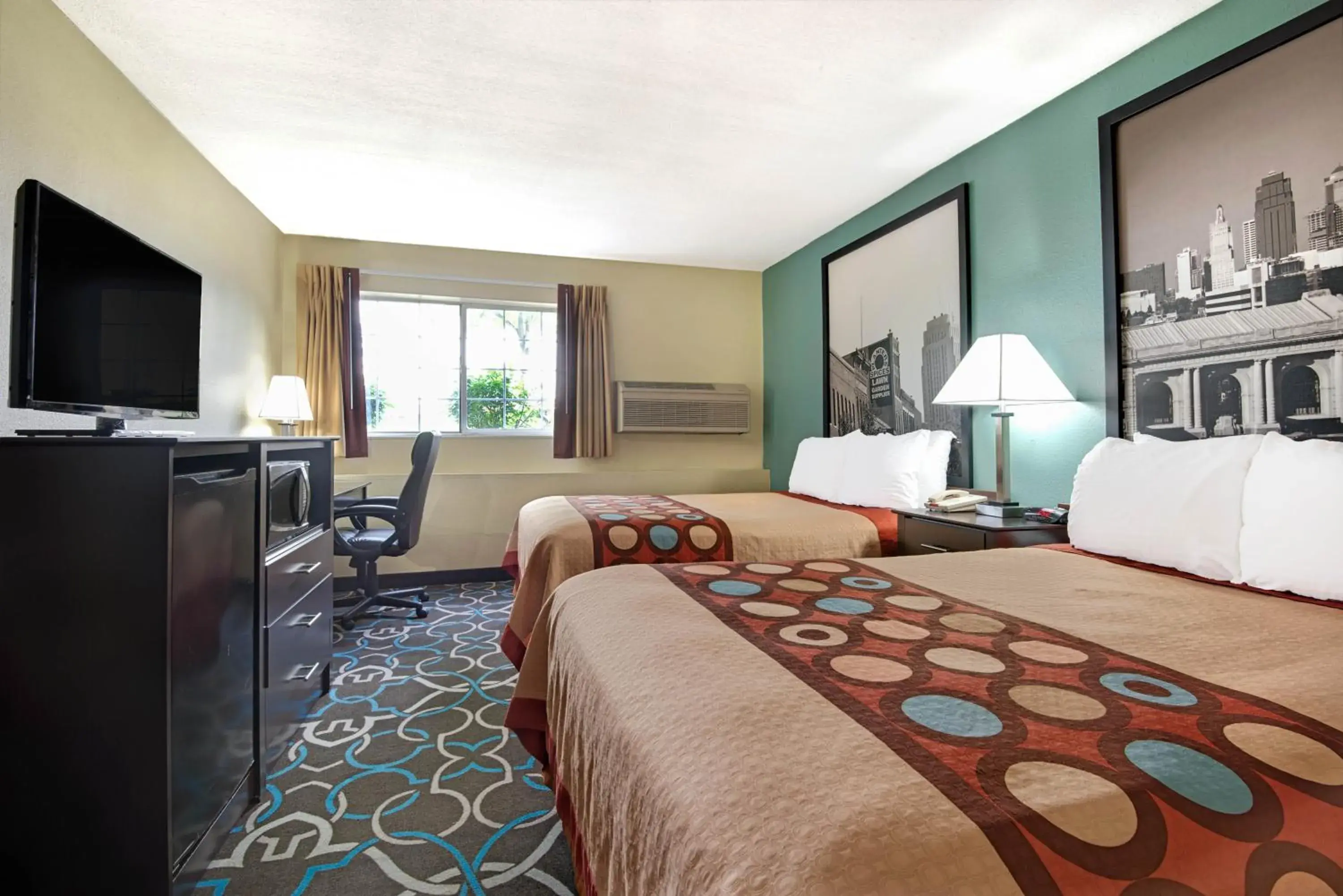 Double Room with Two Double Beds - Non-Smoking in Super 8 by Wyndham Kansas City Double Room with Two Double Beds - Non-Smoking in Super 8 by Wyndham Kansas City