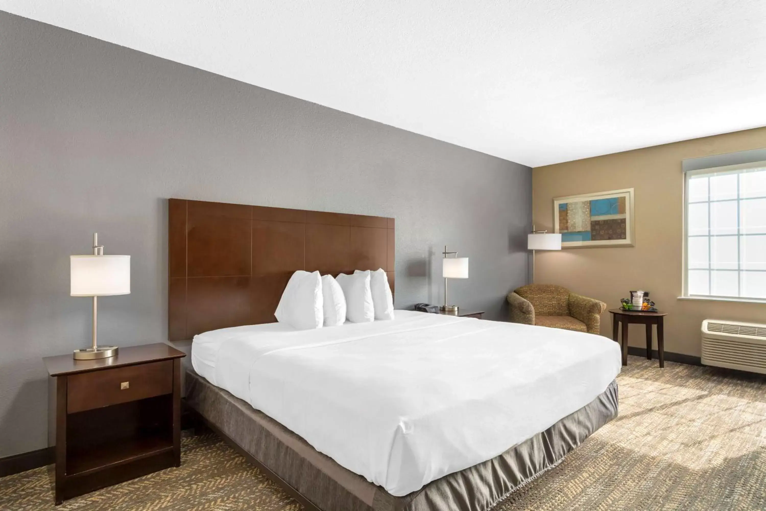 King Room with Roll-in Shower - Disability Access/Non-Smoking in Best Western Natchitoches Inn King Room with Roll-in Shower - Disability Access/Non-Smoking in Best Western Natchitoches Inn