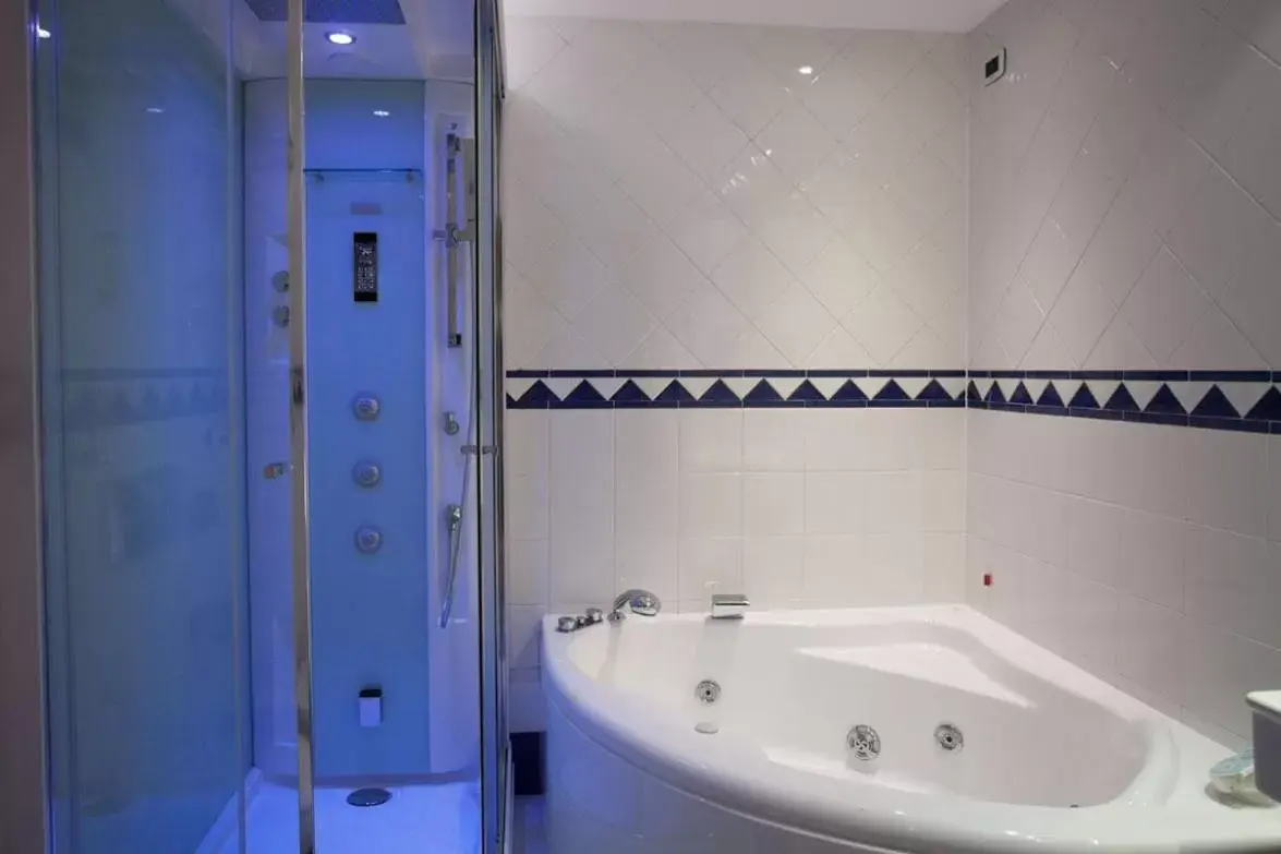 Suite with Hot Tub in Park Hotel Ai Pini & Restaurant Ai Pini Suite with Hot Tub in Park Hotel Ai Pini & Restaurant Ai Pini