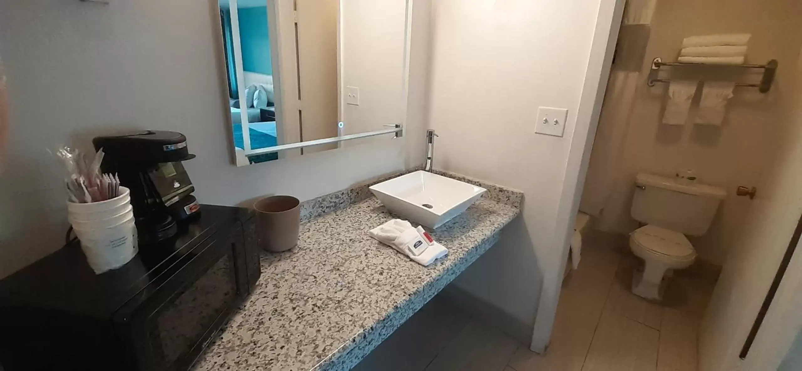 Queen Room - Non-Smoking in Howard Johnson by Wyndham Downtown Reno Queen Room - Non-Smoking in Howard Johnson by Wyndham Downtown Reno